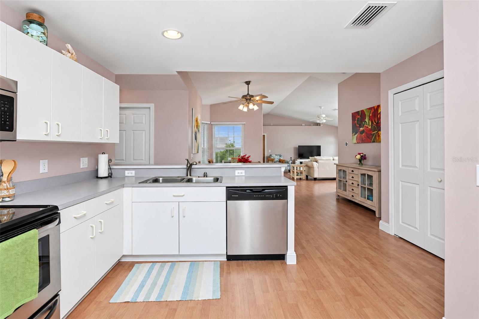 2067 OMEGA CT — photo 12