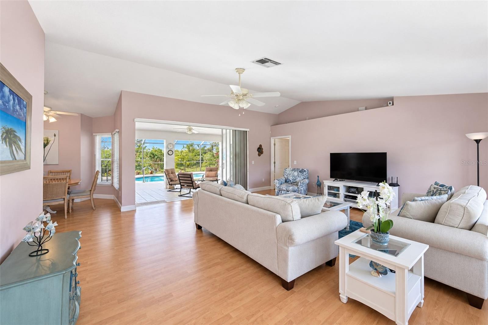 2067 OMEGA CT — photo 4