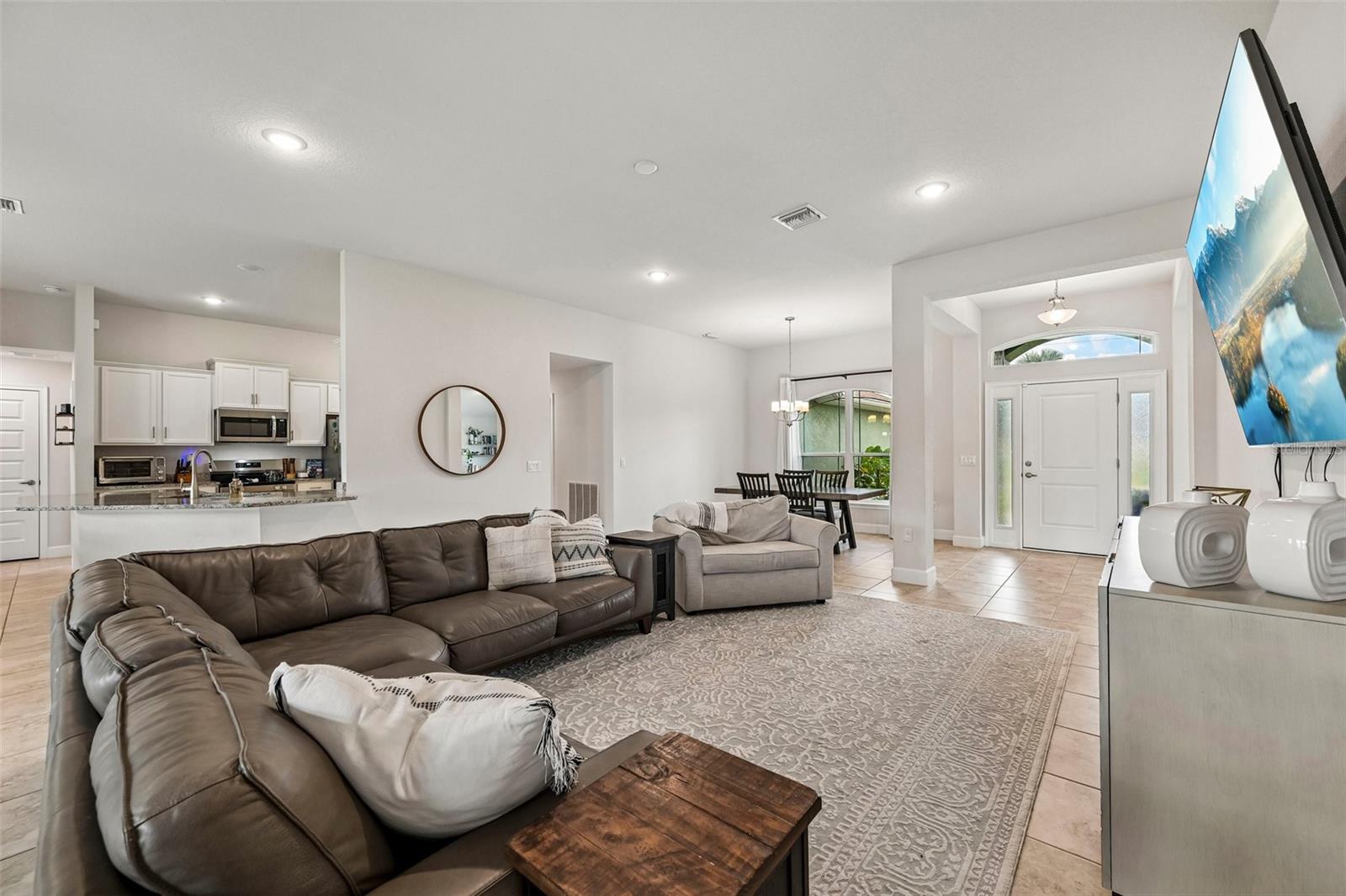 2718 N CHAMBERLAIN BLVD — photo 3