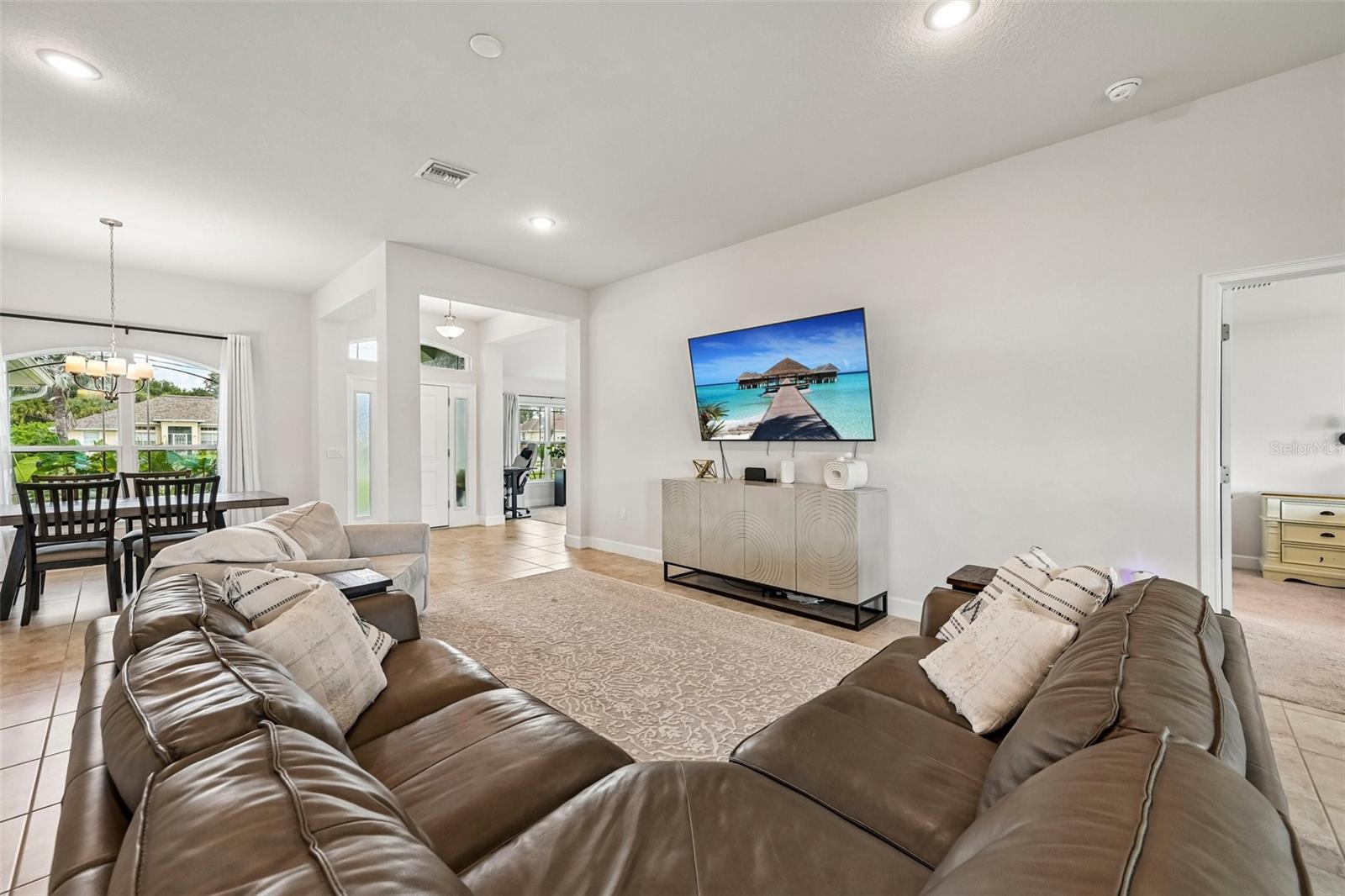 2718 N CHAMBERLAIN BLVD — photo 5