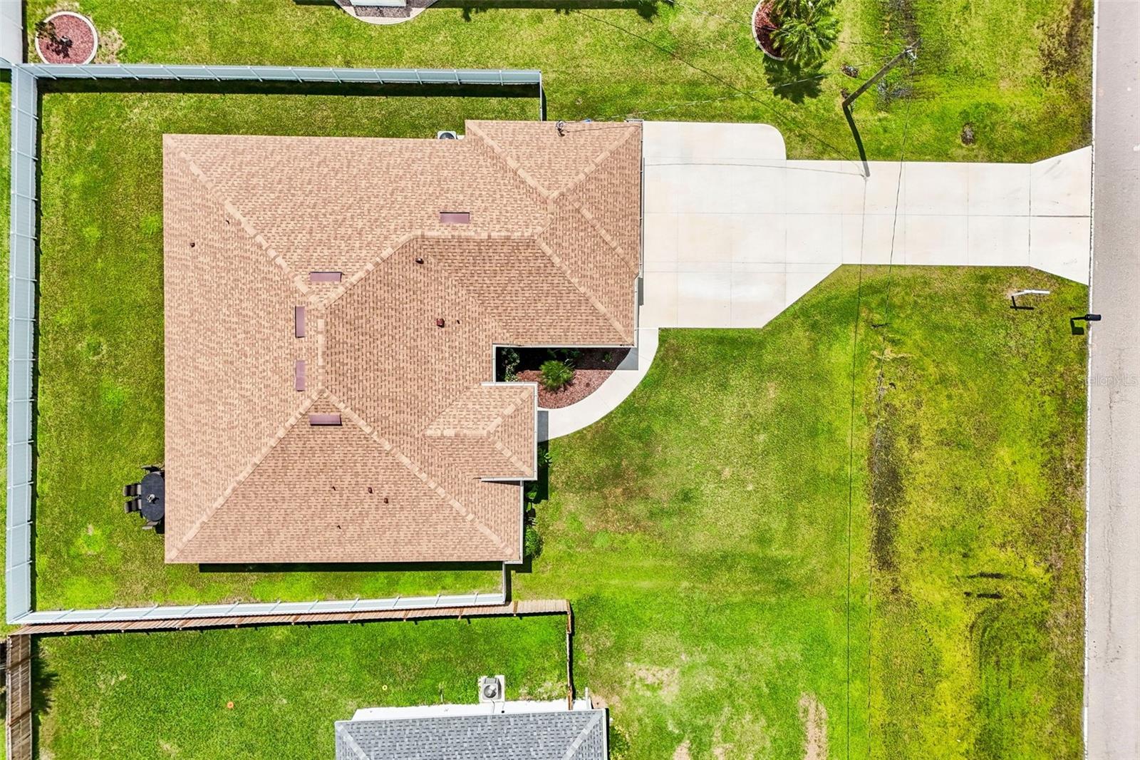 2718 N CHAMBERLAIN BLVD — photo 29