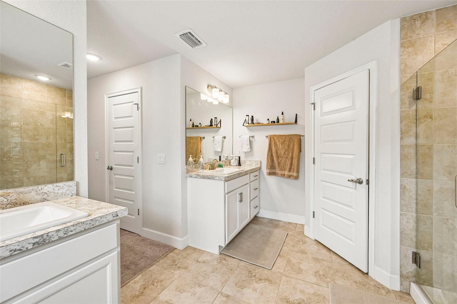 2718 N CHAMBERLAIN BLVD — photo 15