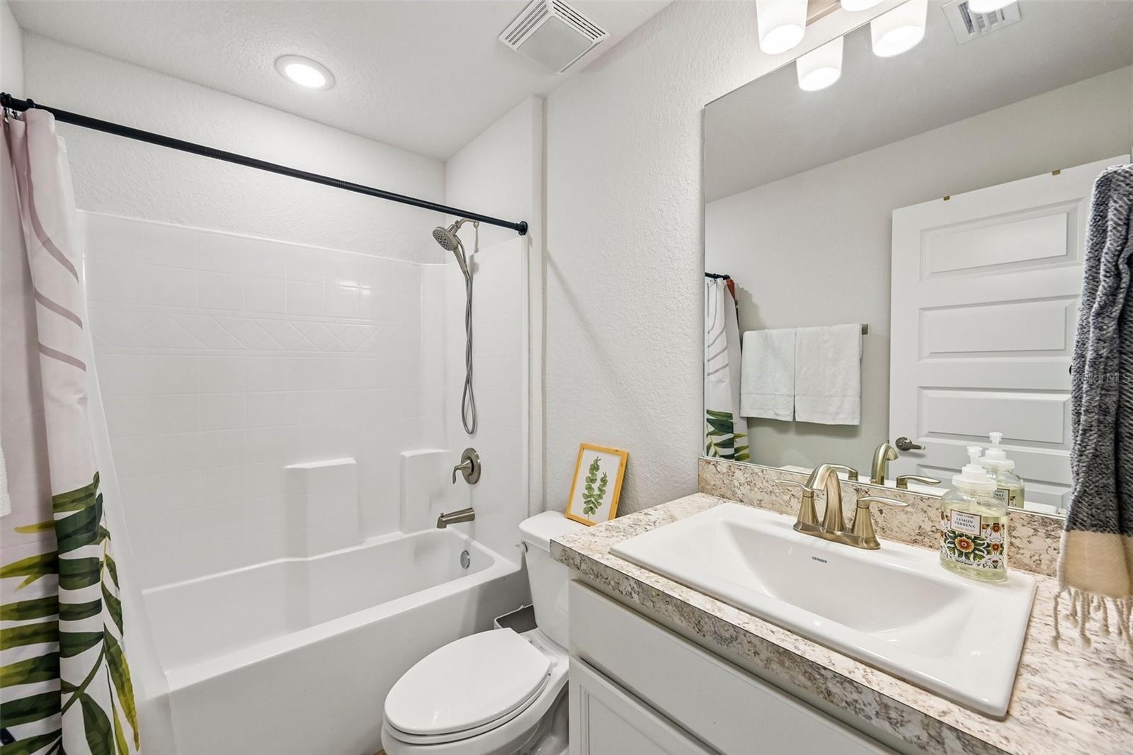 2718 N CHAMBERLAIN BLVD — photo 22