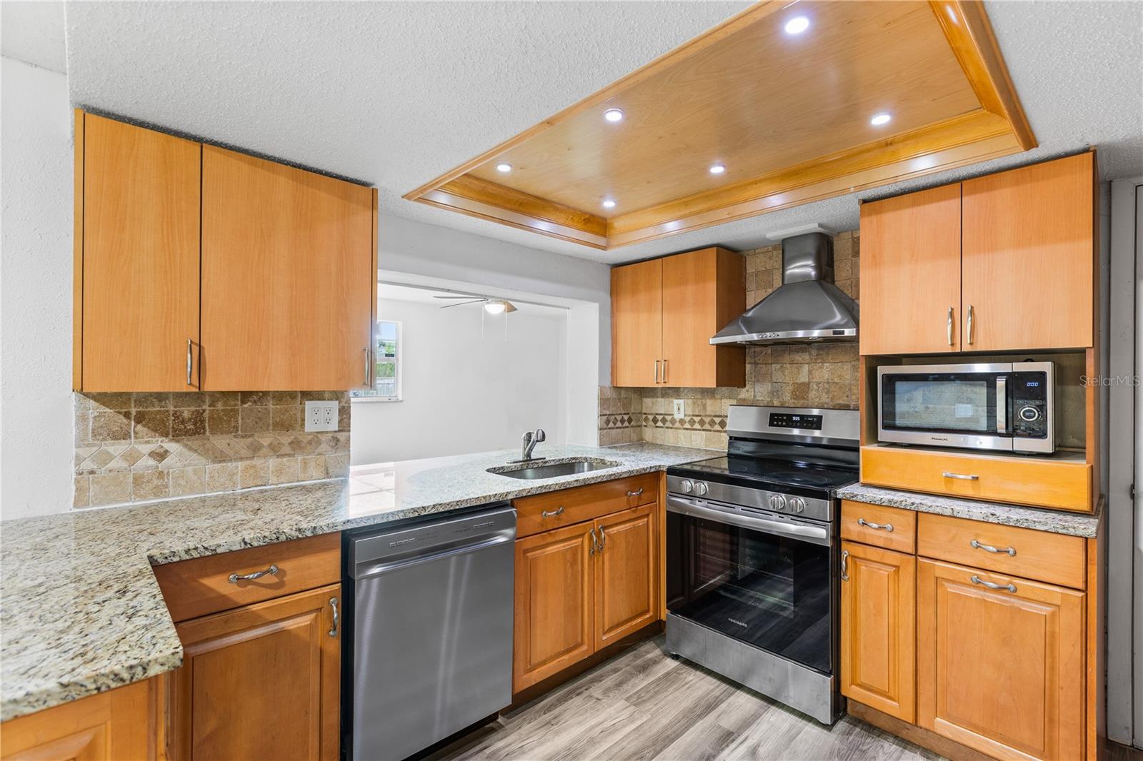 3308 BAINBRIDGE DR — photo 12