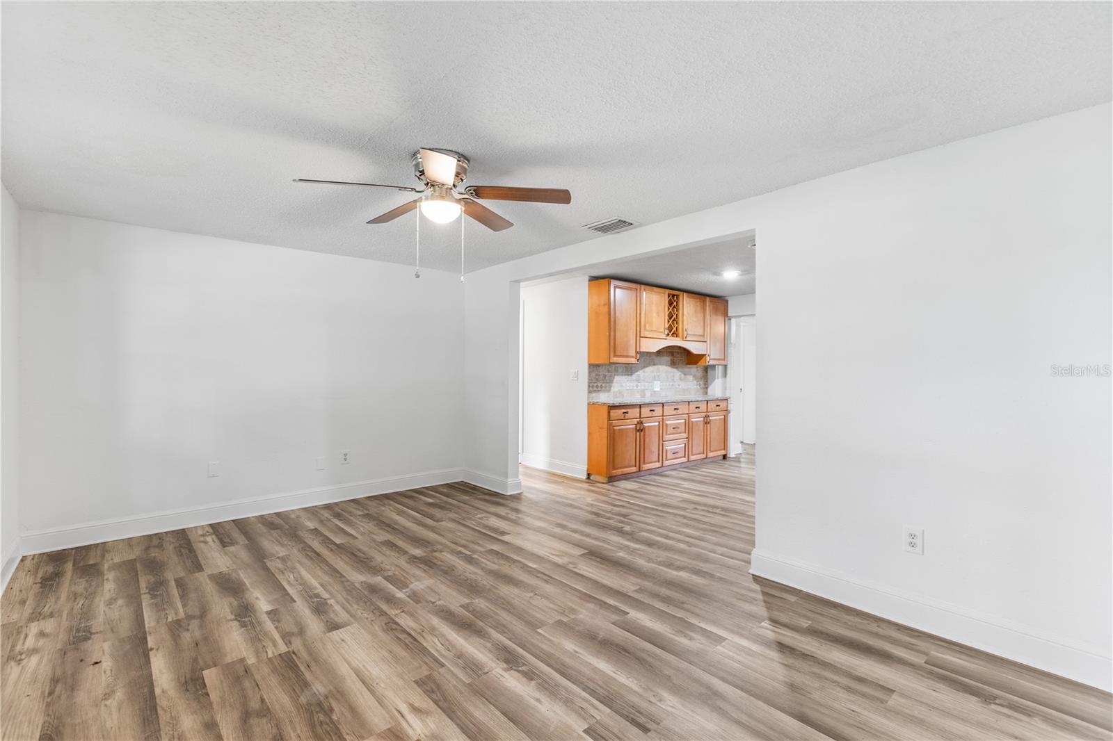 3308 BAINBRIDGE DR — photo 7