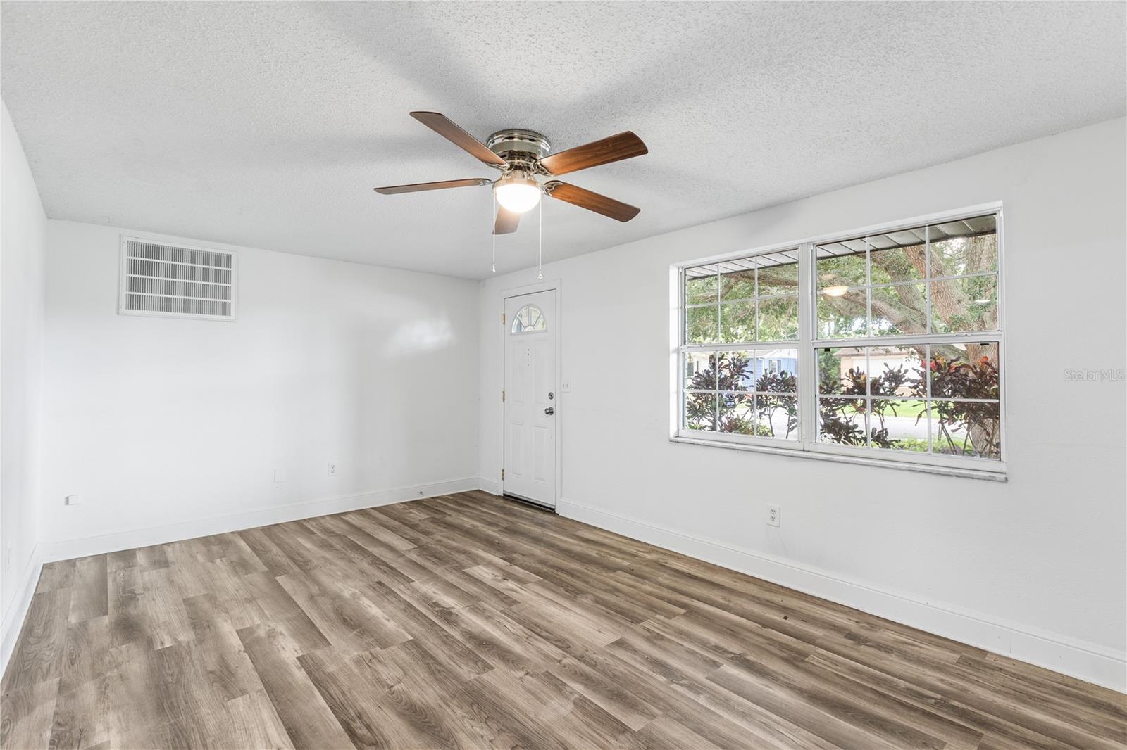 3308 BAINBRIDGE DR — photo 5