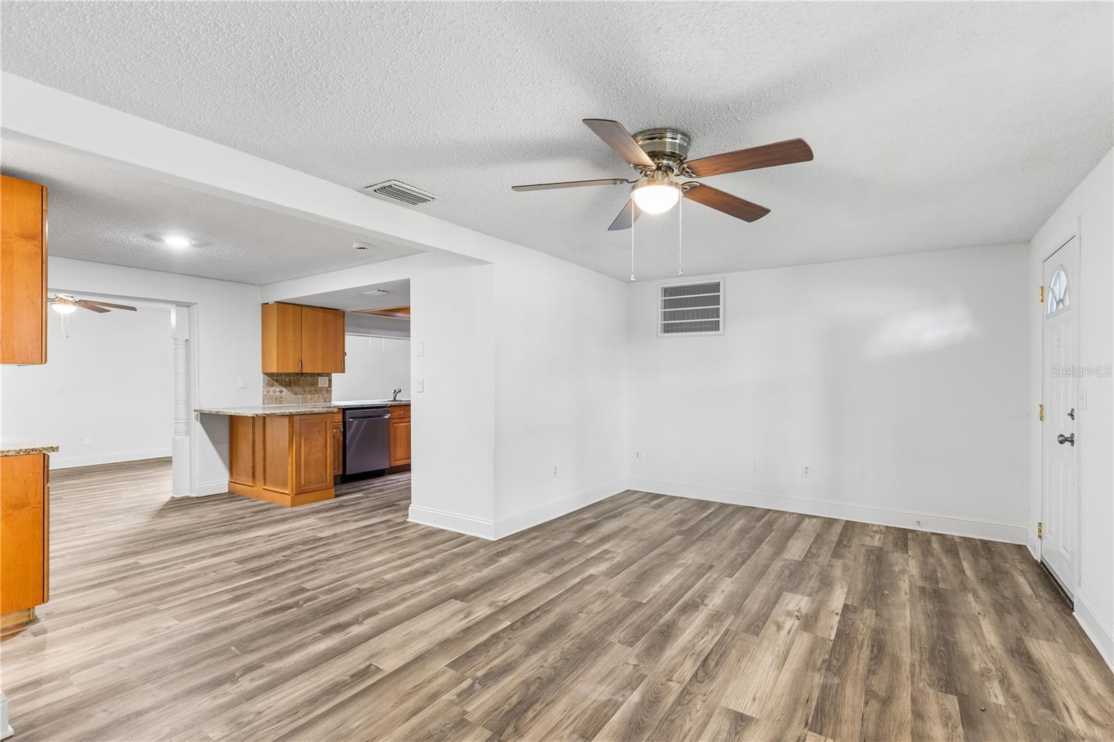 3308 BAINBRIDGE DR — photo 8