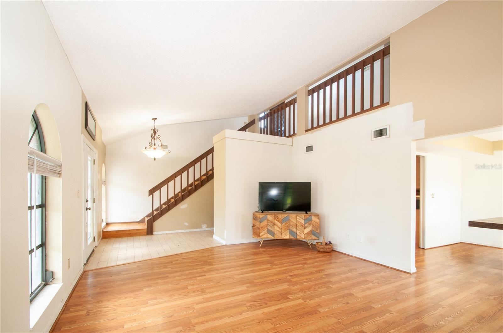 859 PINEWOOD TER W — photo 8