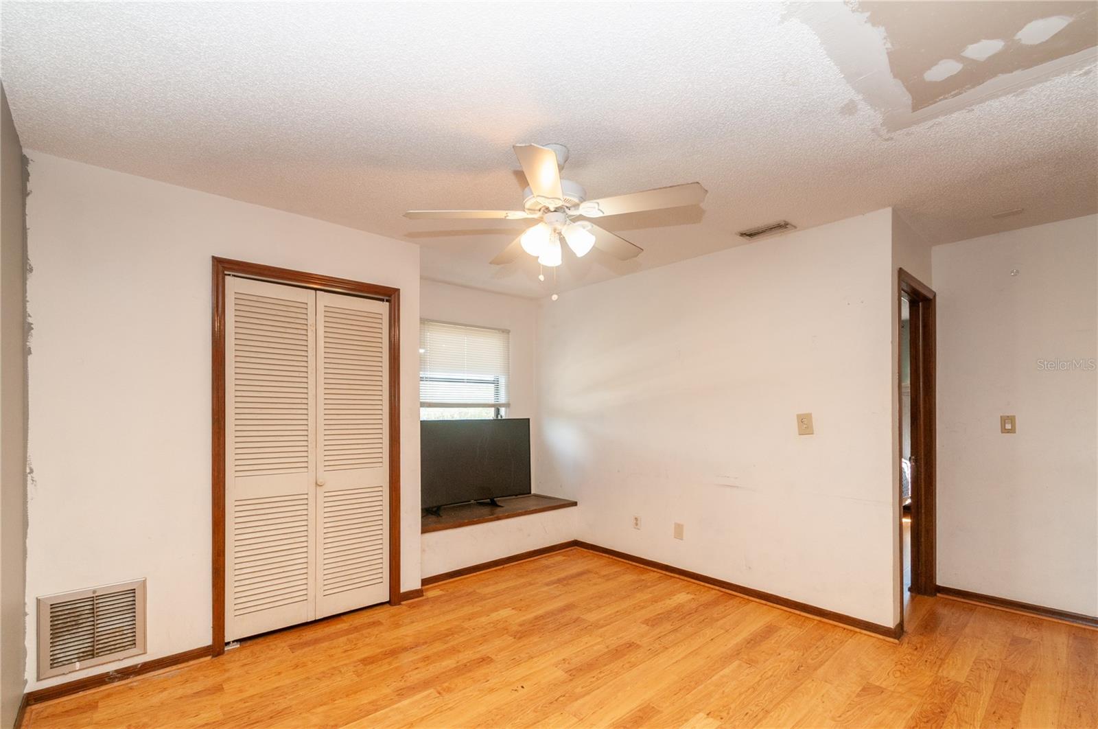 859 PINEWOOD TER W — photo 30