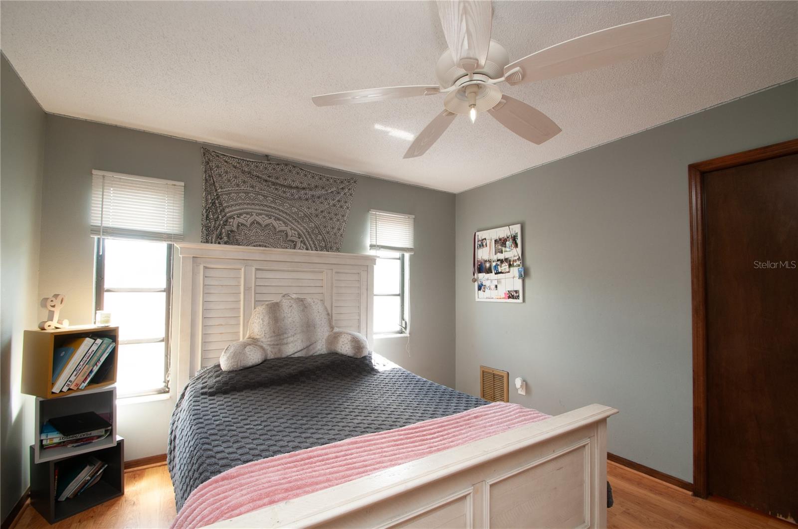 859 PINEWOOD TER W — photo 33