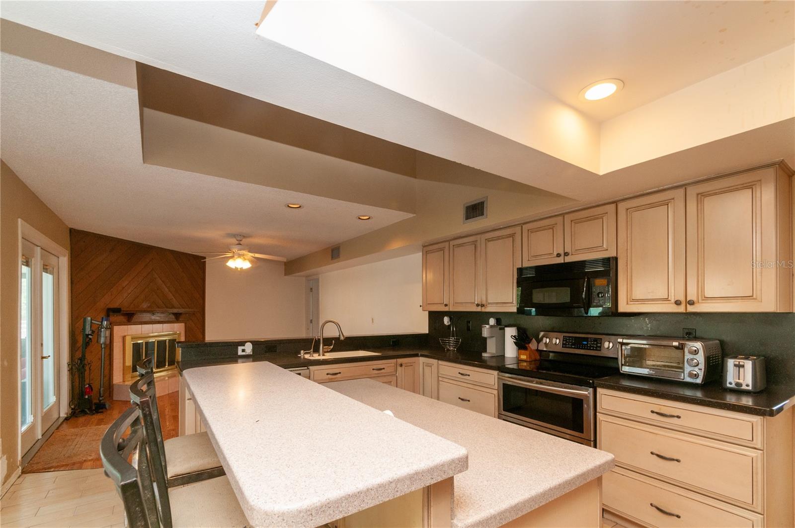 859 PINEWOOD TER W — photo 13