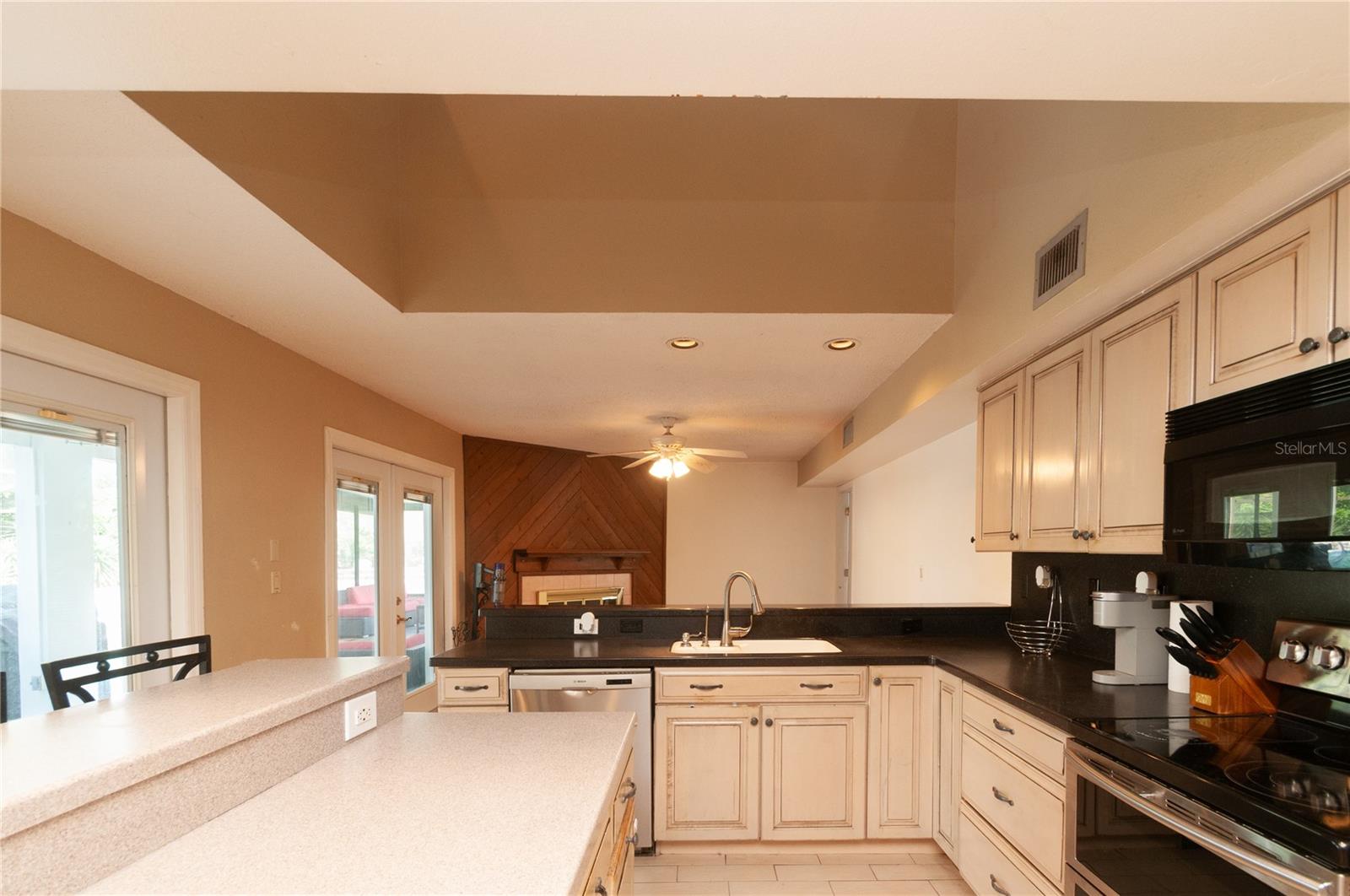 859 PINEWOOD TER W — photo 16