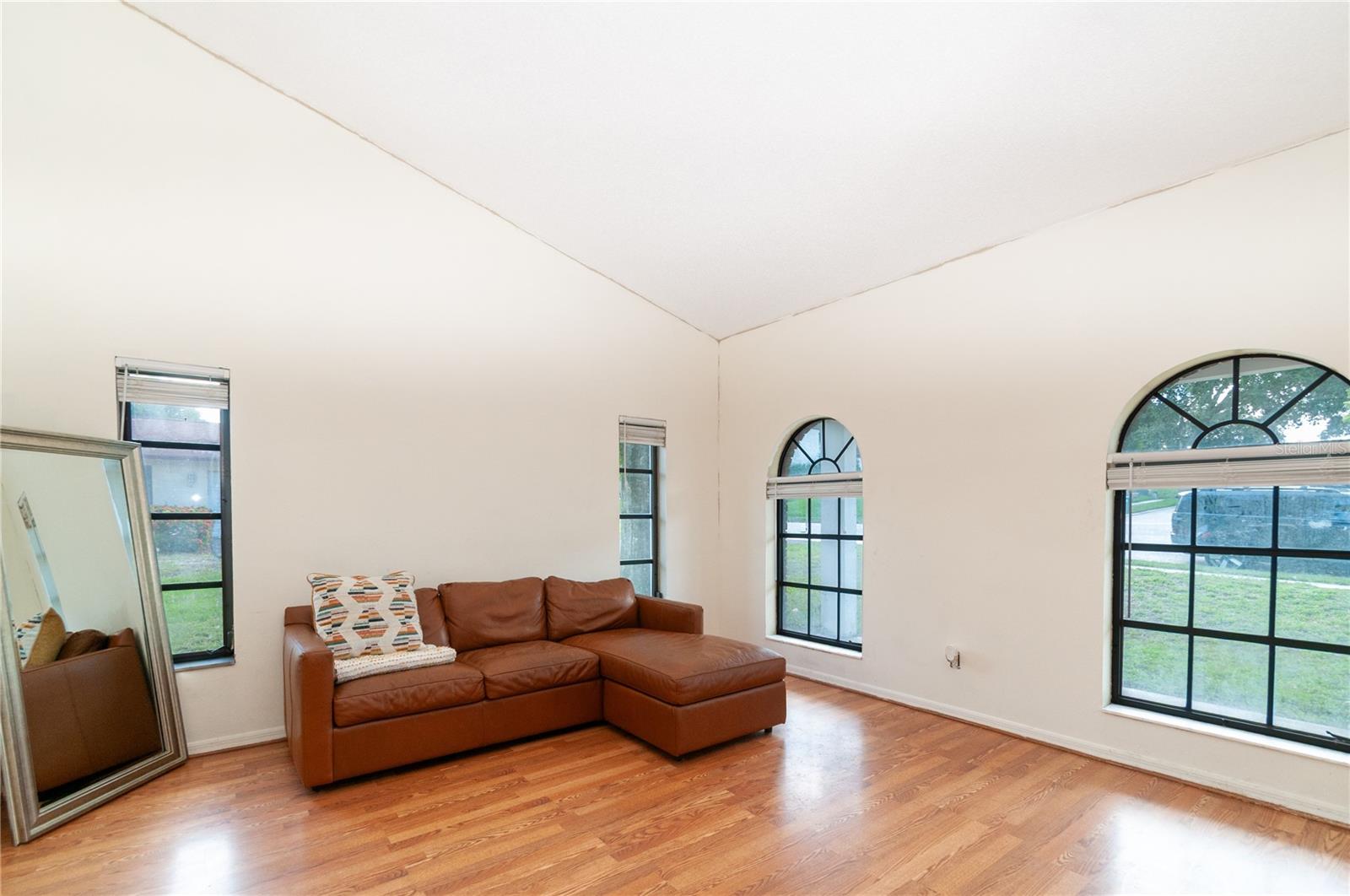 859 PINEWOOD TER W — photo 6
