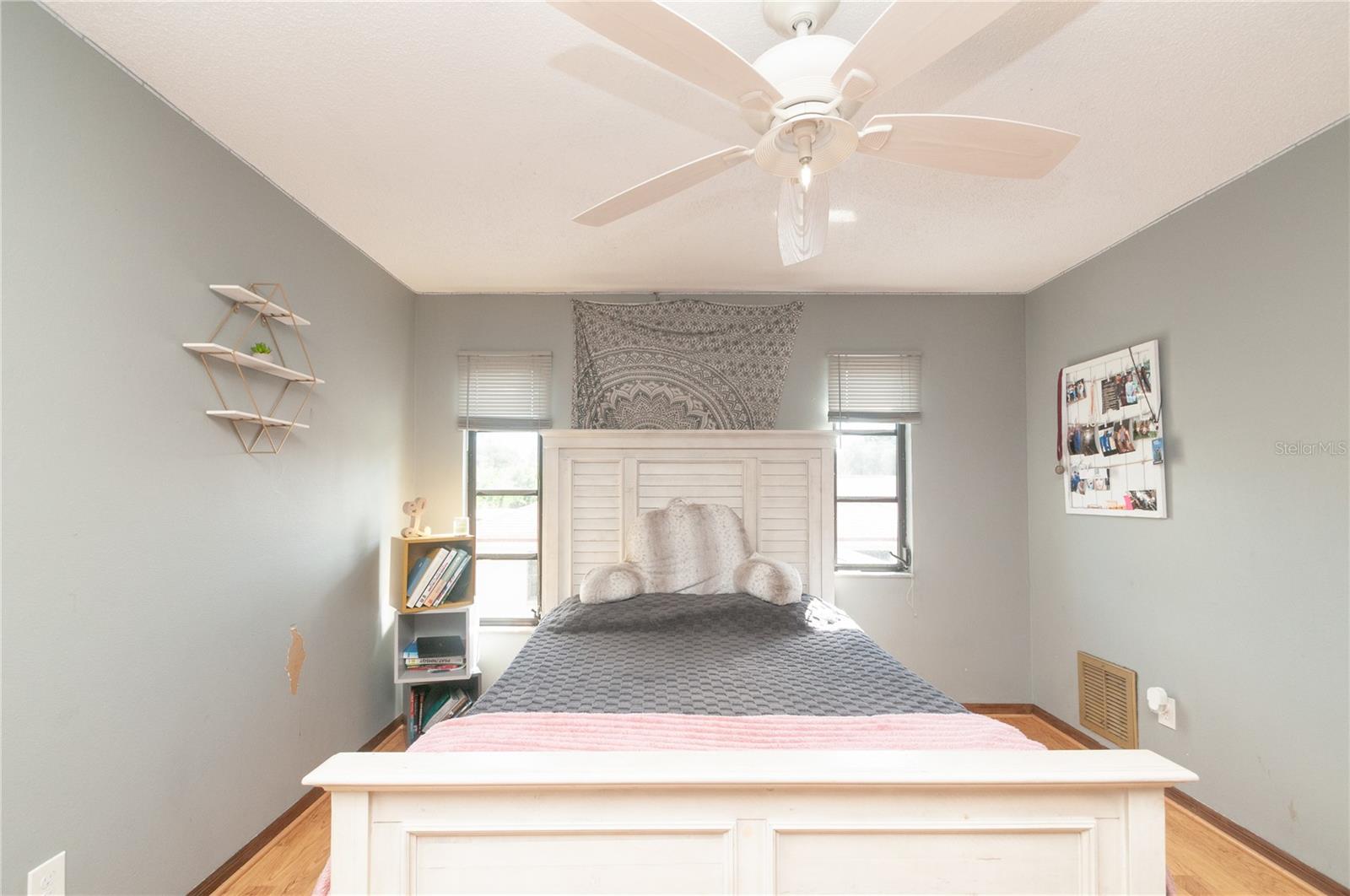 859 PINEWOOD TER W — photo 34