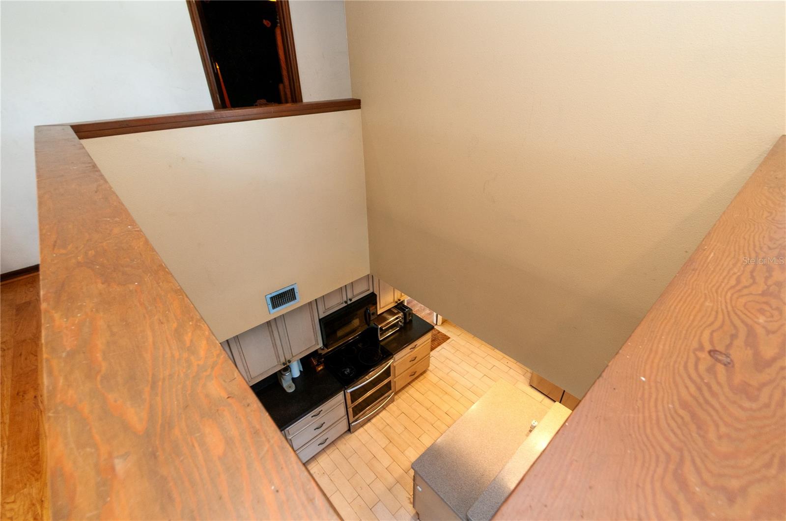 859 PINEWOOD TER W — photo 38