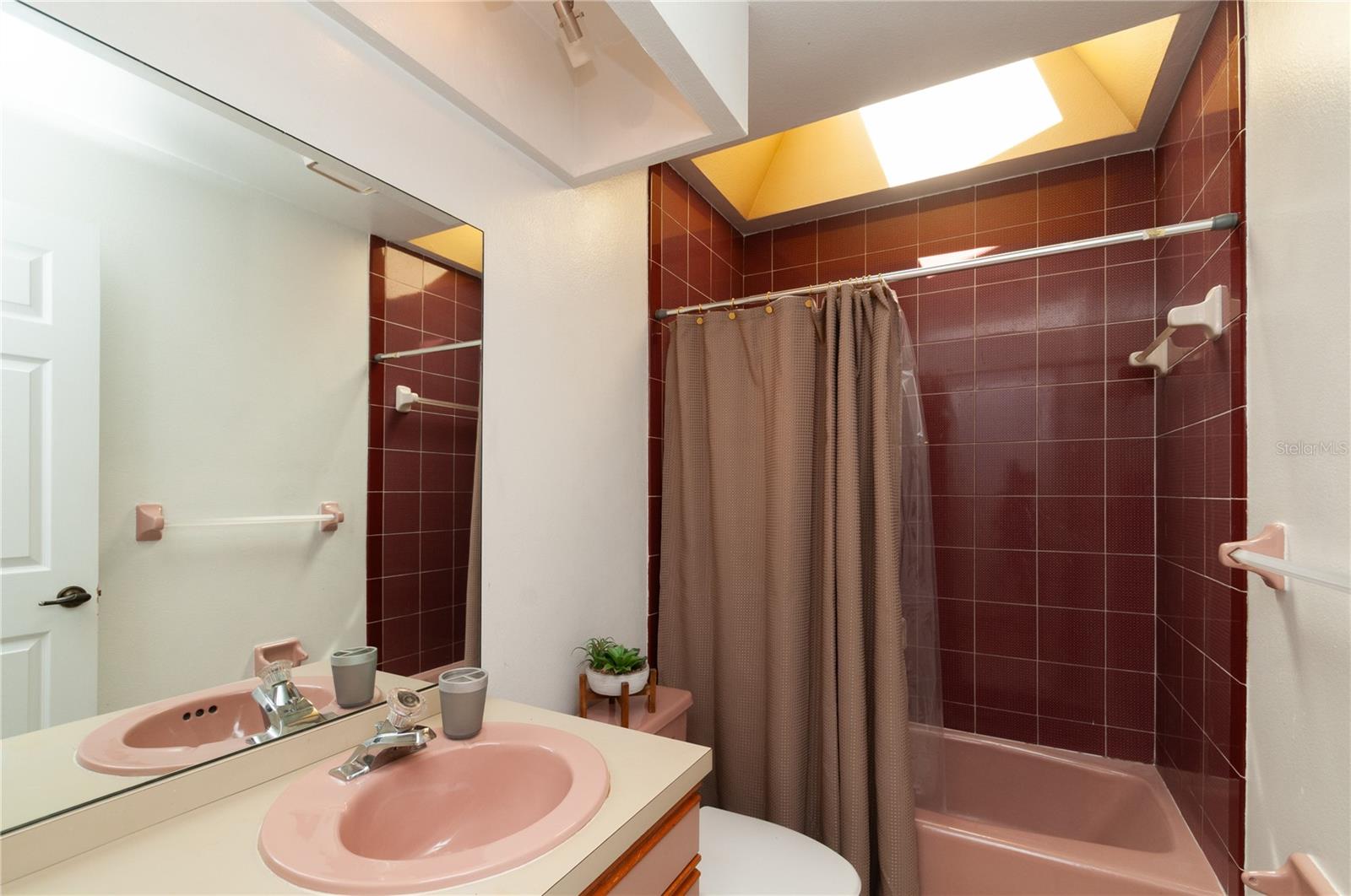 859 PINEWOOD TER W — photo 37