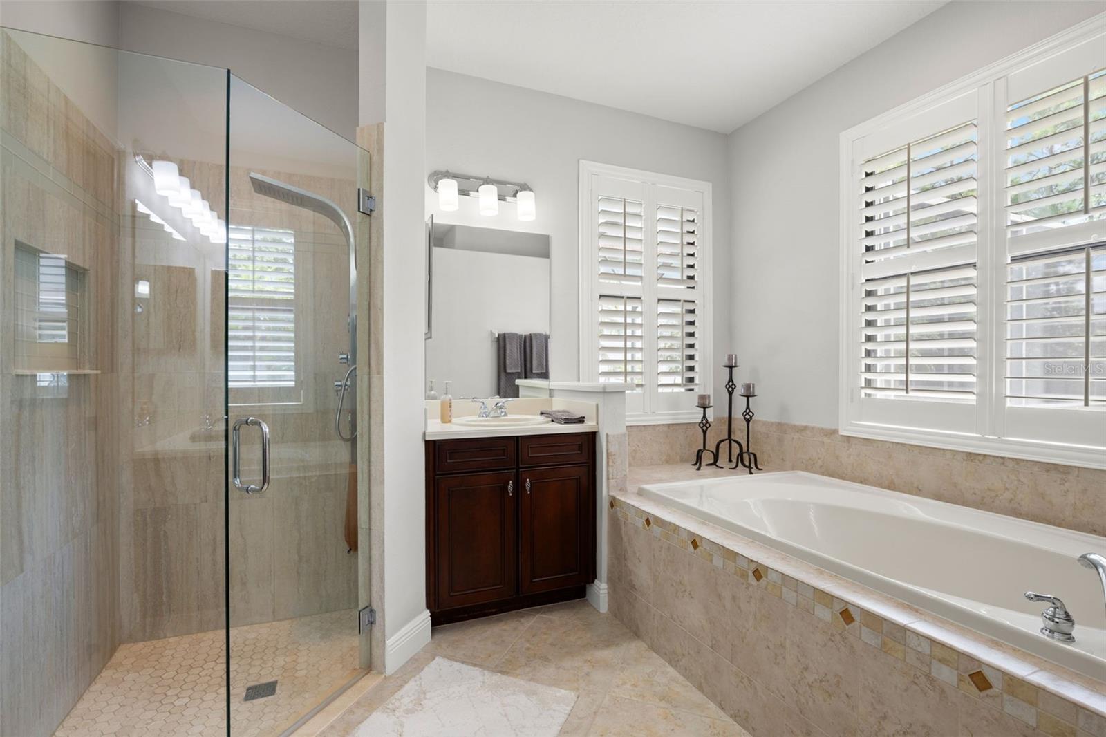 2675 LAKEBREEZE LN S — photo 34