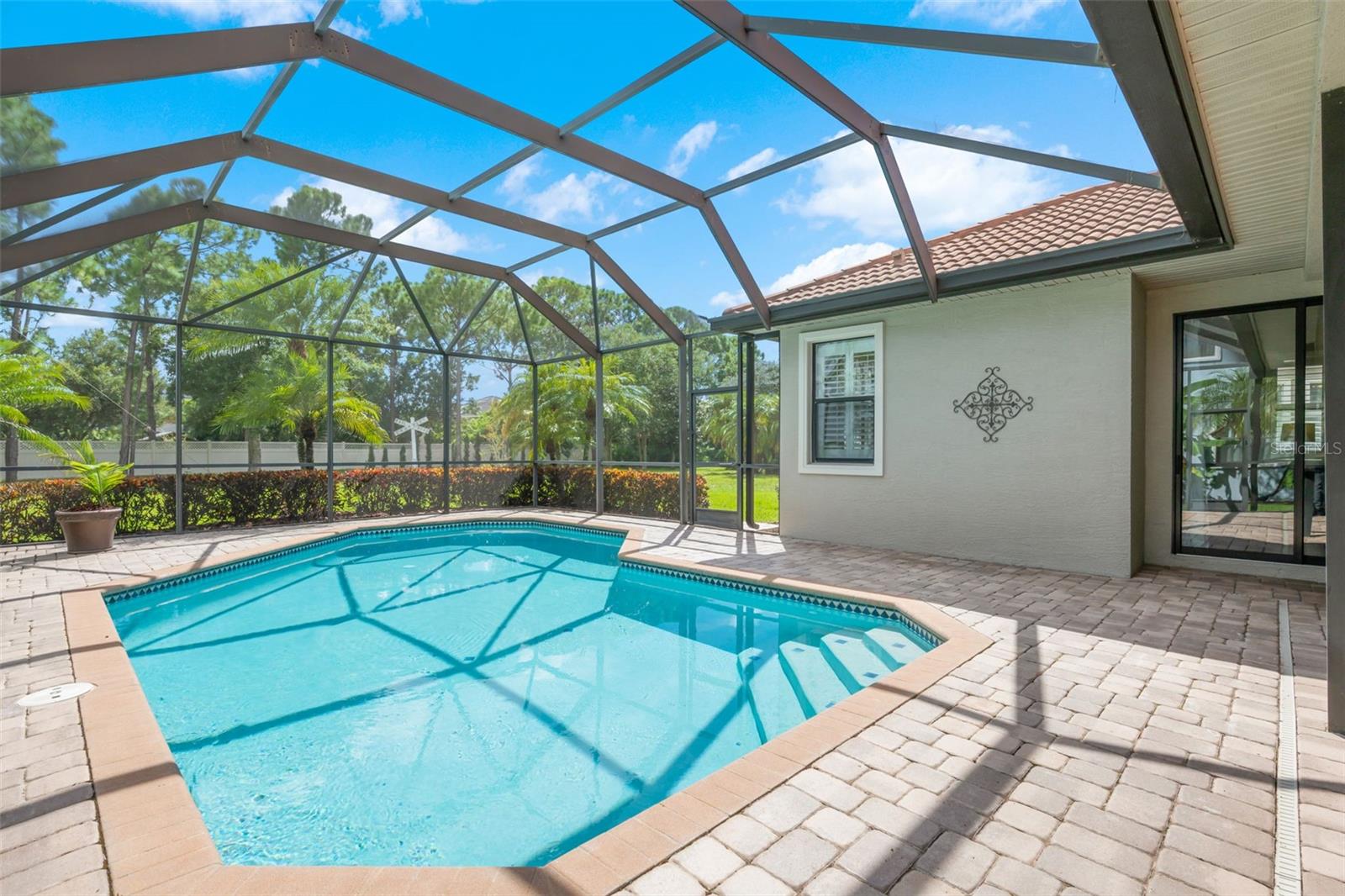 2675 LAKEBREEZE LN S — photo 62