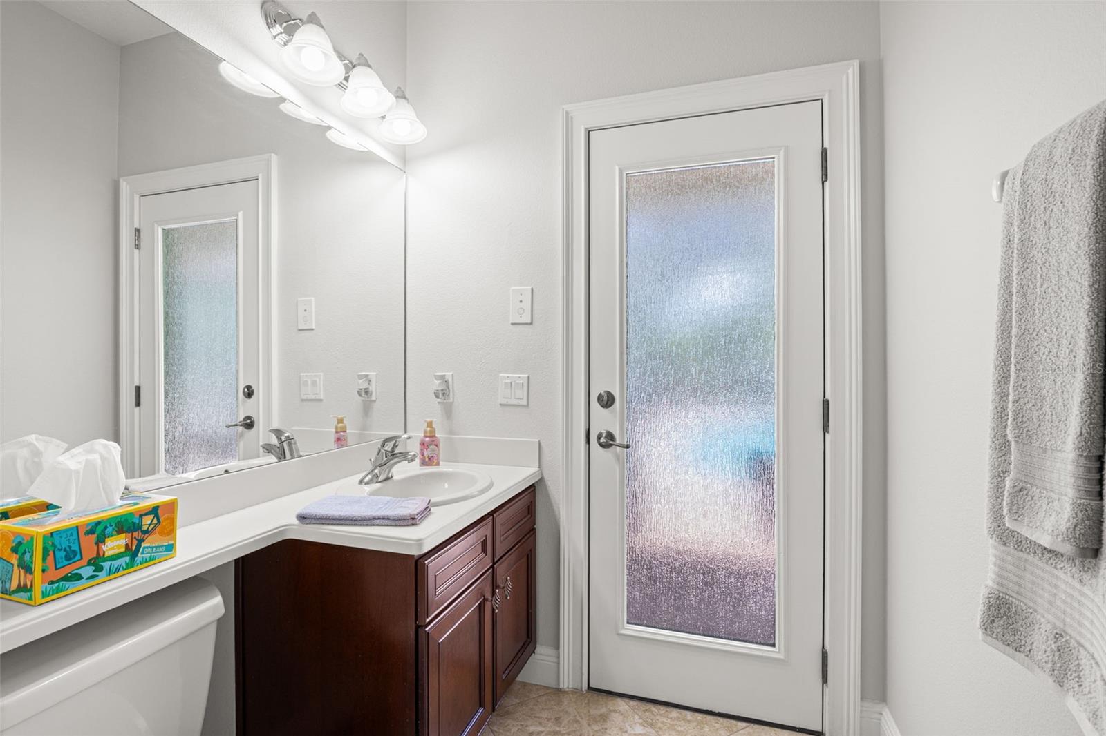 2675 LAKEBREEZE LN S — photo 44