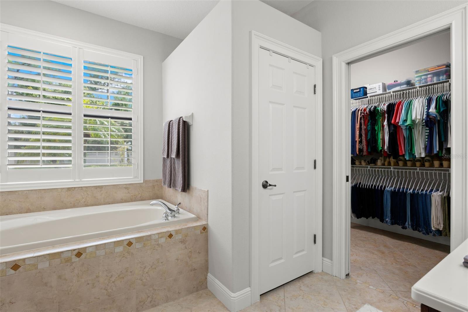 2675 LAKEBREEZE LN S — photo 37