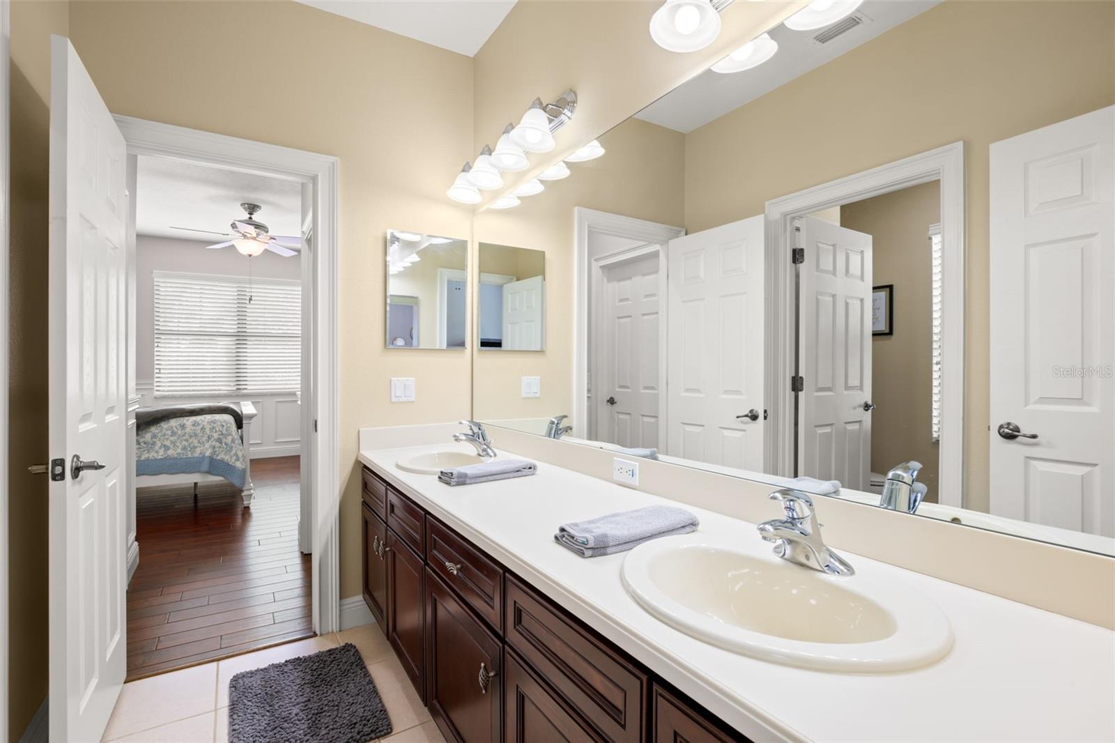 2675 LAKEBREEZE LN S — photo 42