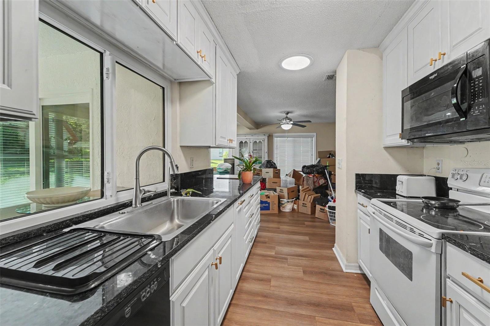 8521 CEDARVIEW CT — photo 12