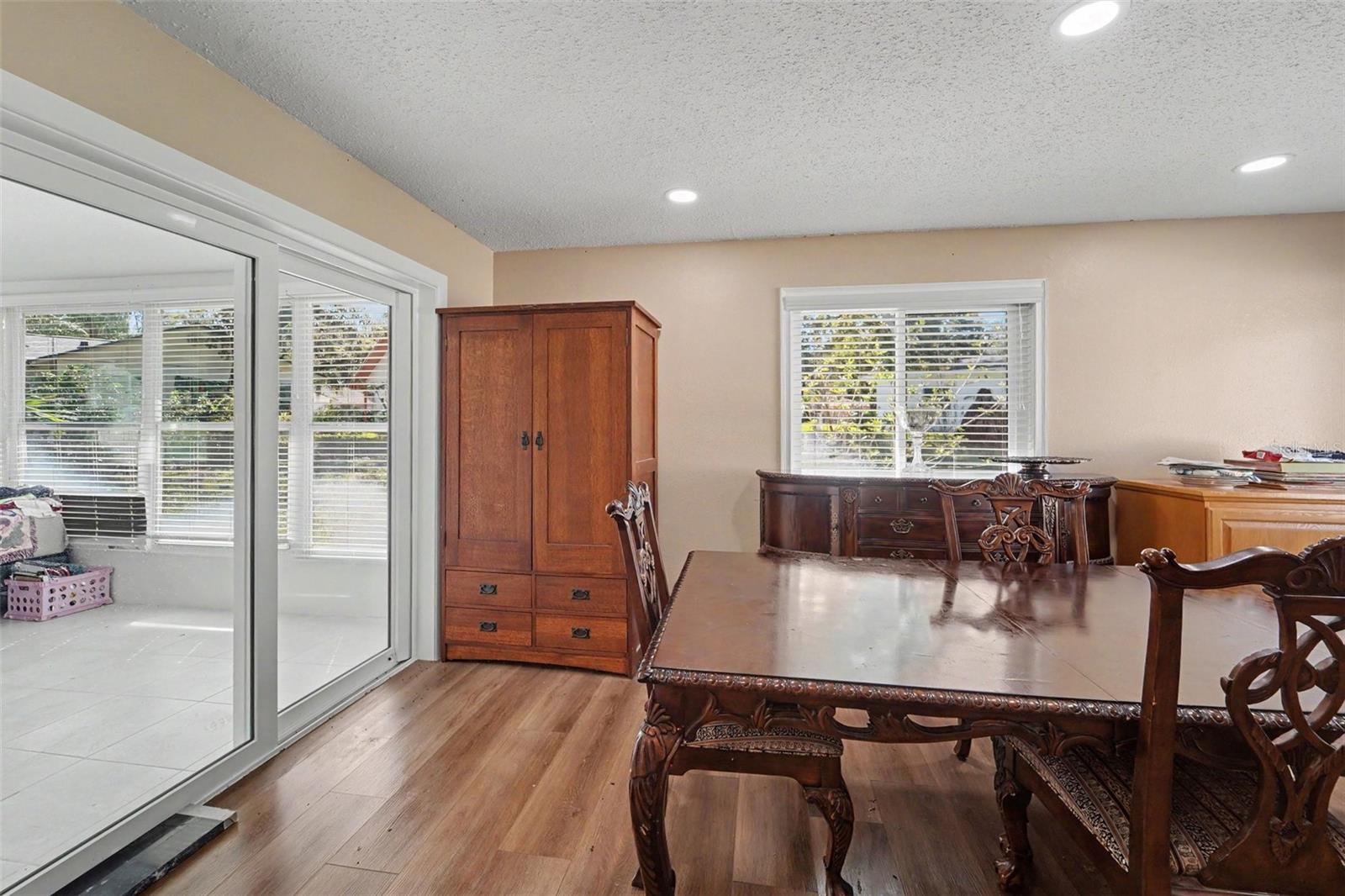 8521 CEDARVIEW CT — photo 9