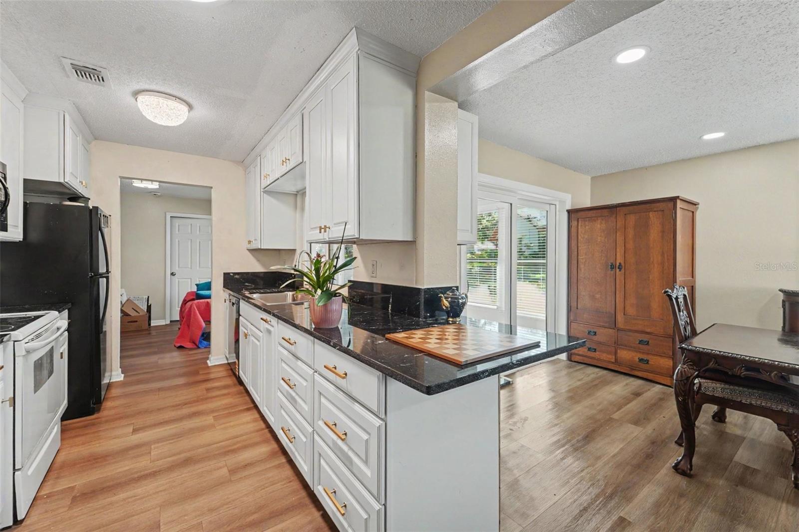 8521 CEDARVIEW CT — photo 11