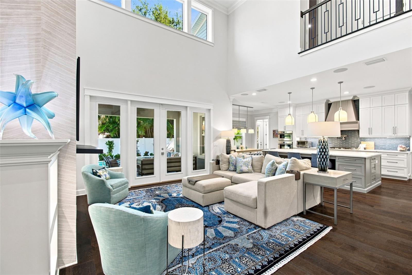 3103 W HAWTHORNE RD — photo 2