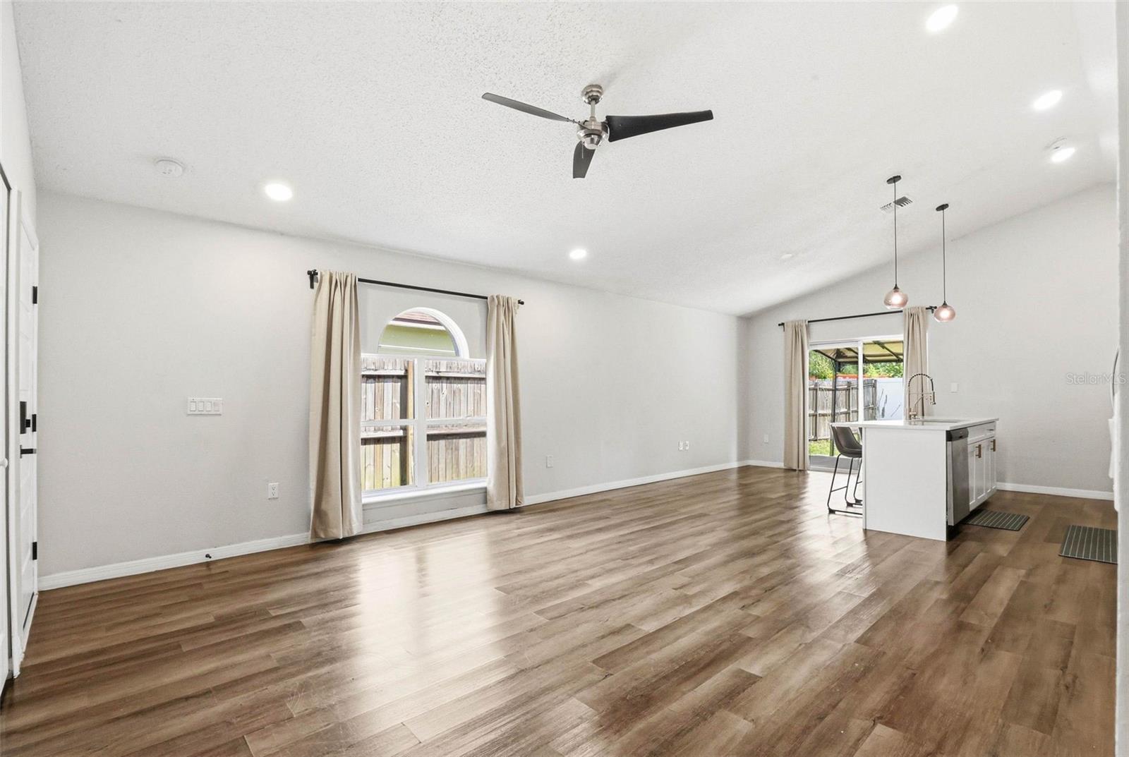 5916 LAKE FRONT DR — photo 9