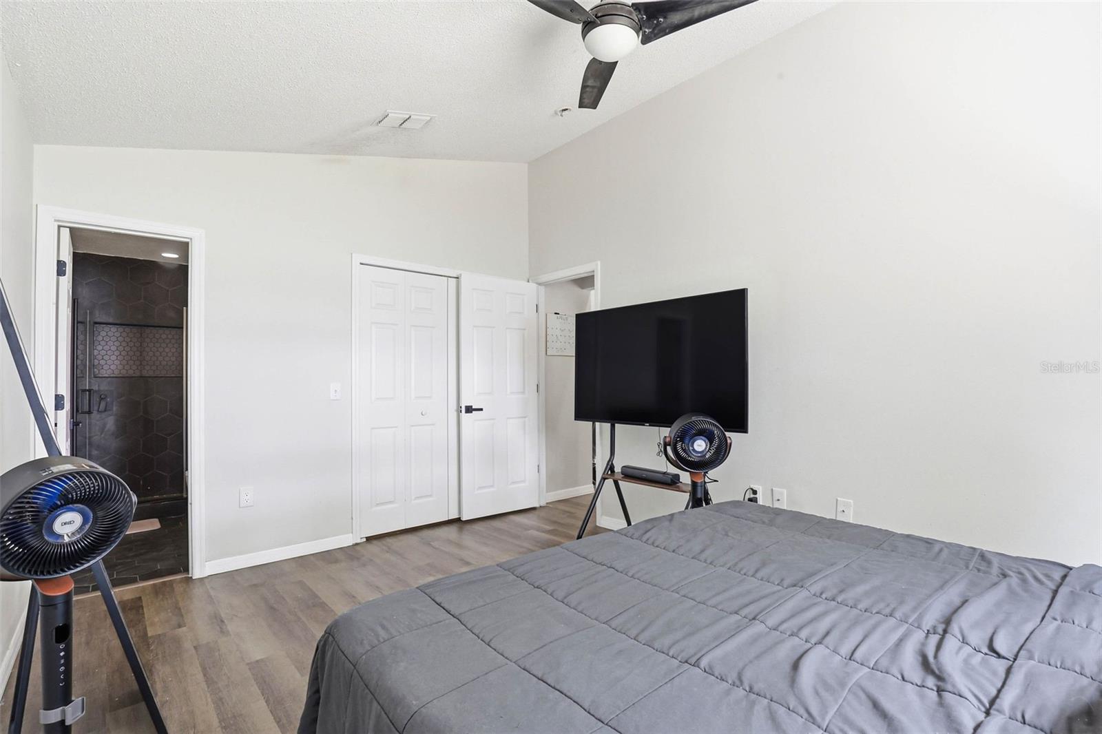 5916 LAKE FRONT DR — photo 26