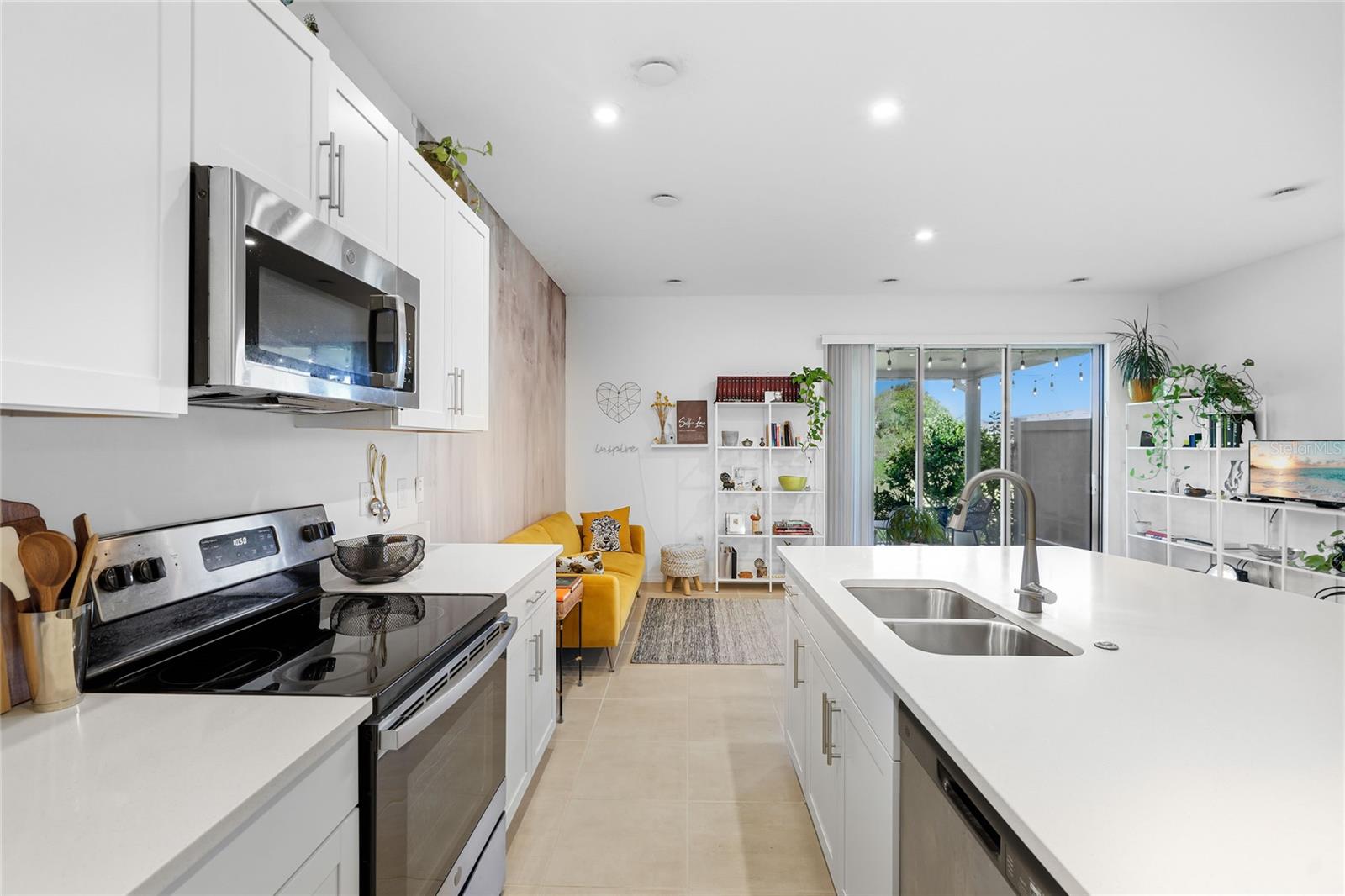 8605 LUNAR SKYE ST — photo 10