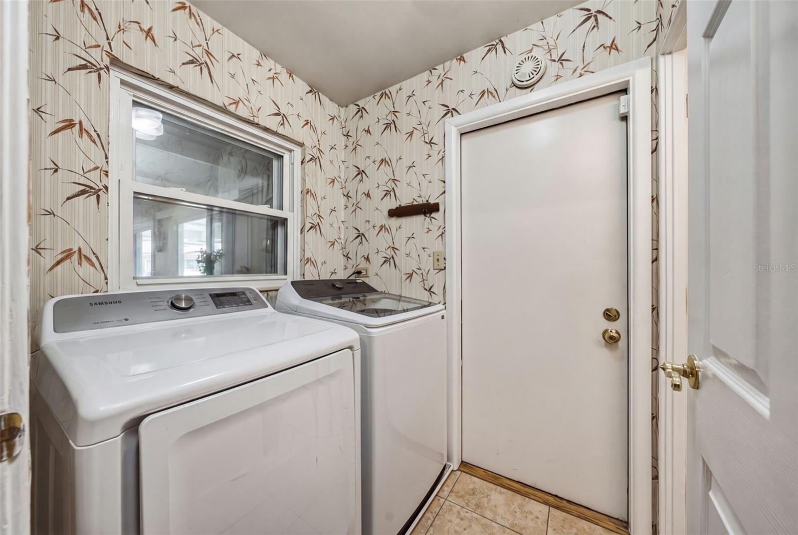 133 HOLLY AVE — photo 39