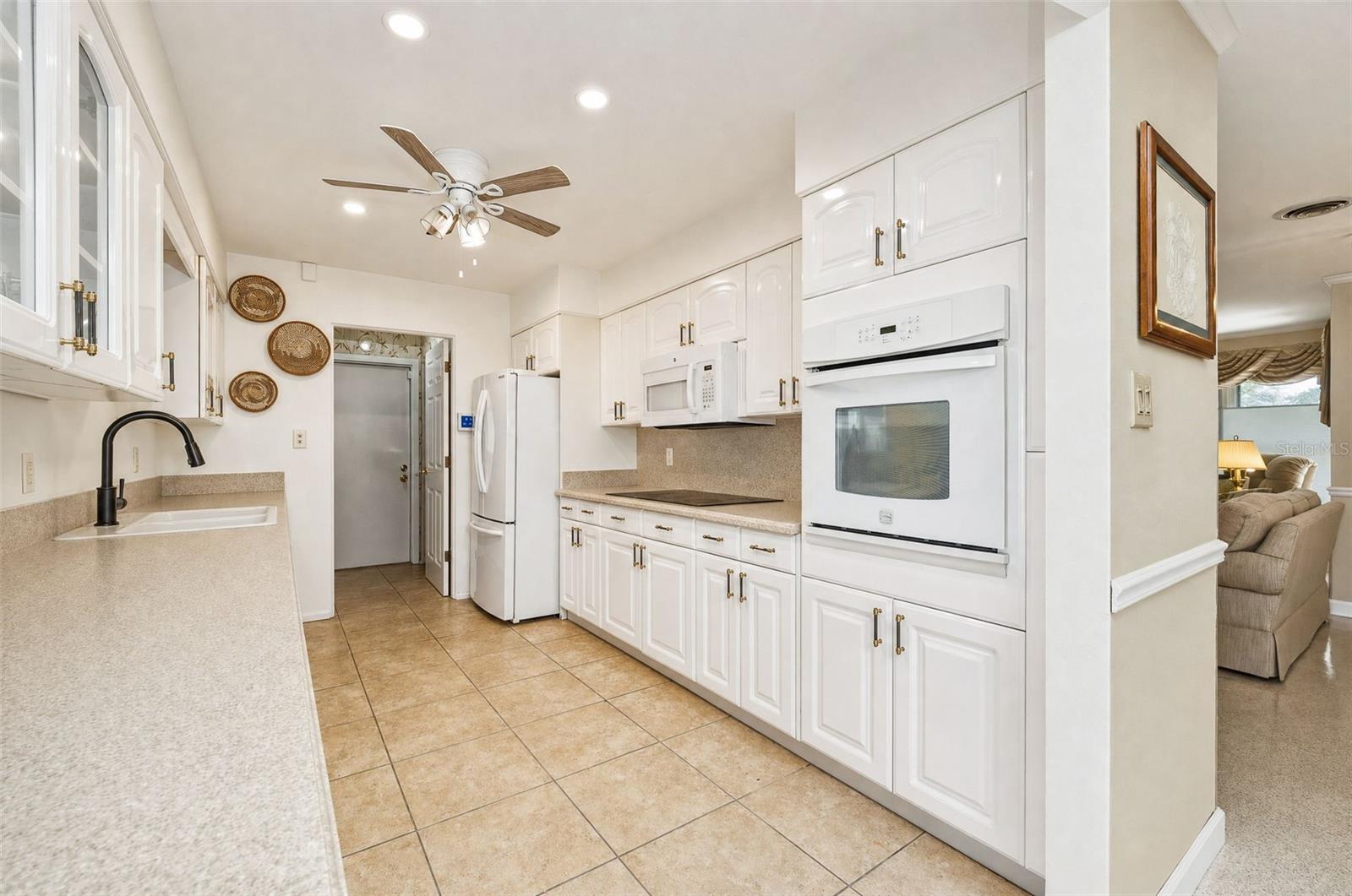 133 HOLLY AVE — photo 18