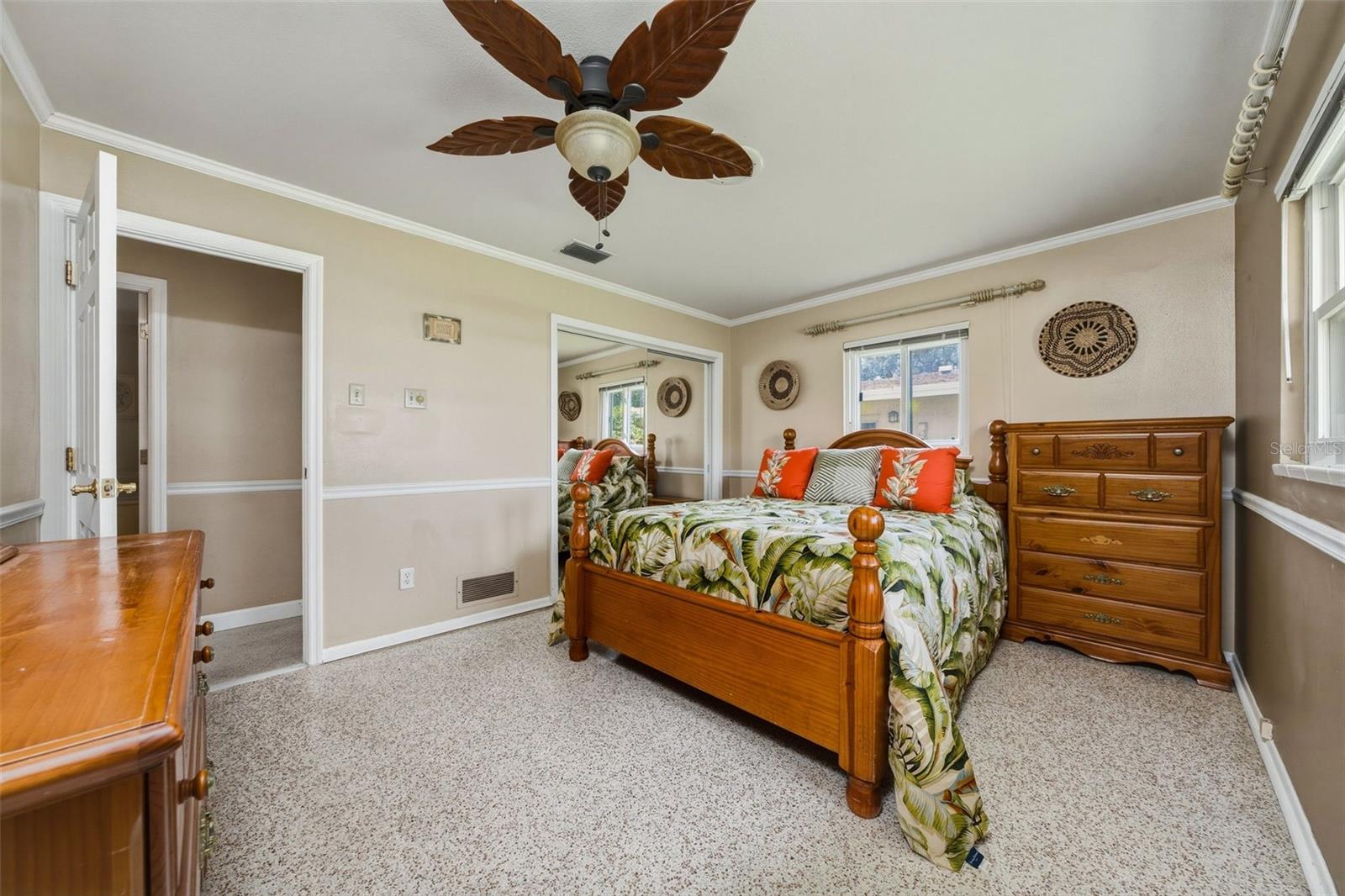 133 HOLLY AVE — photo 33
