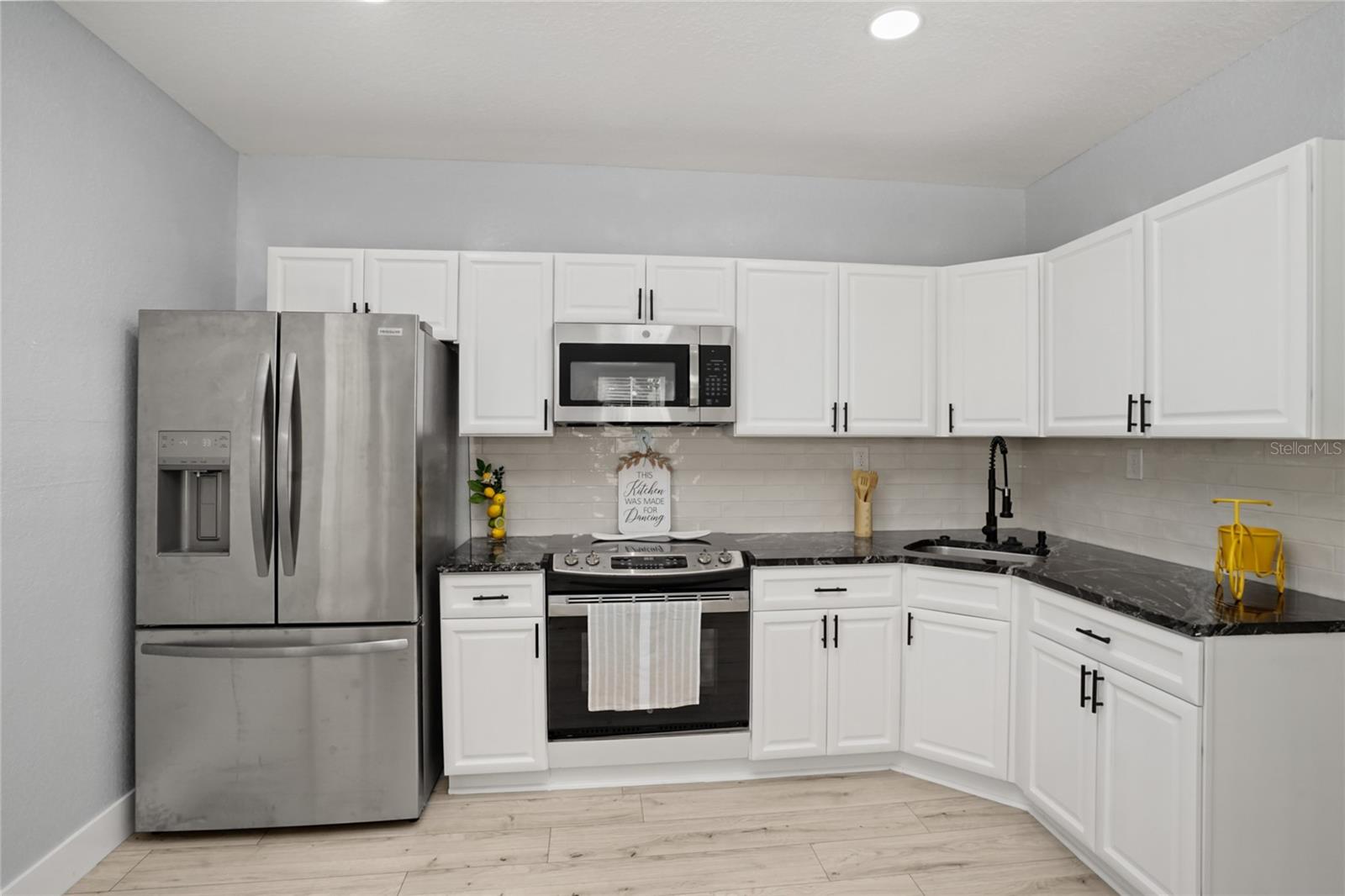 2601 W SAINT CONRAD ST — photo 4