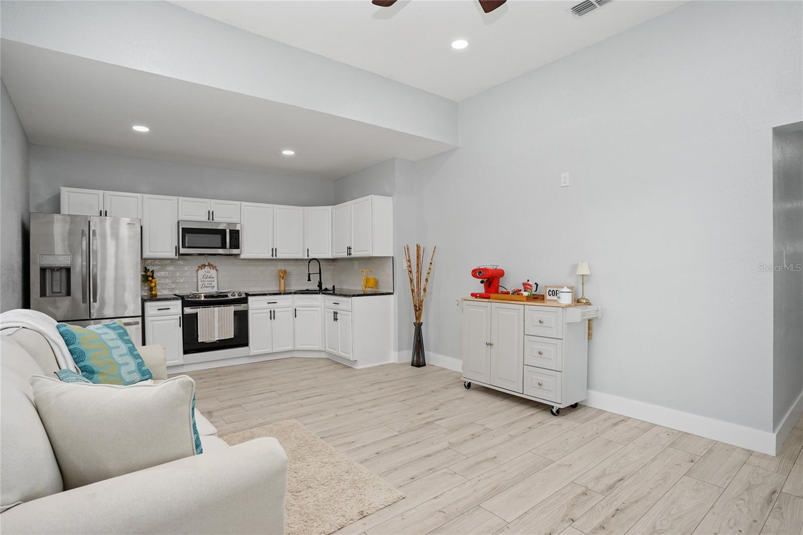 2601 W SAINT CONRAD ST — photo 2