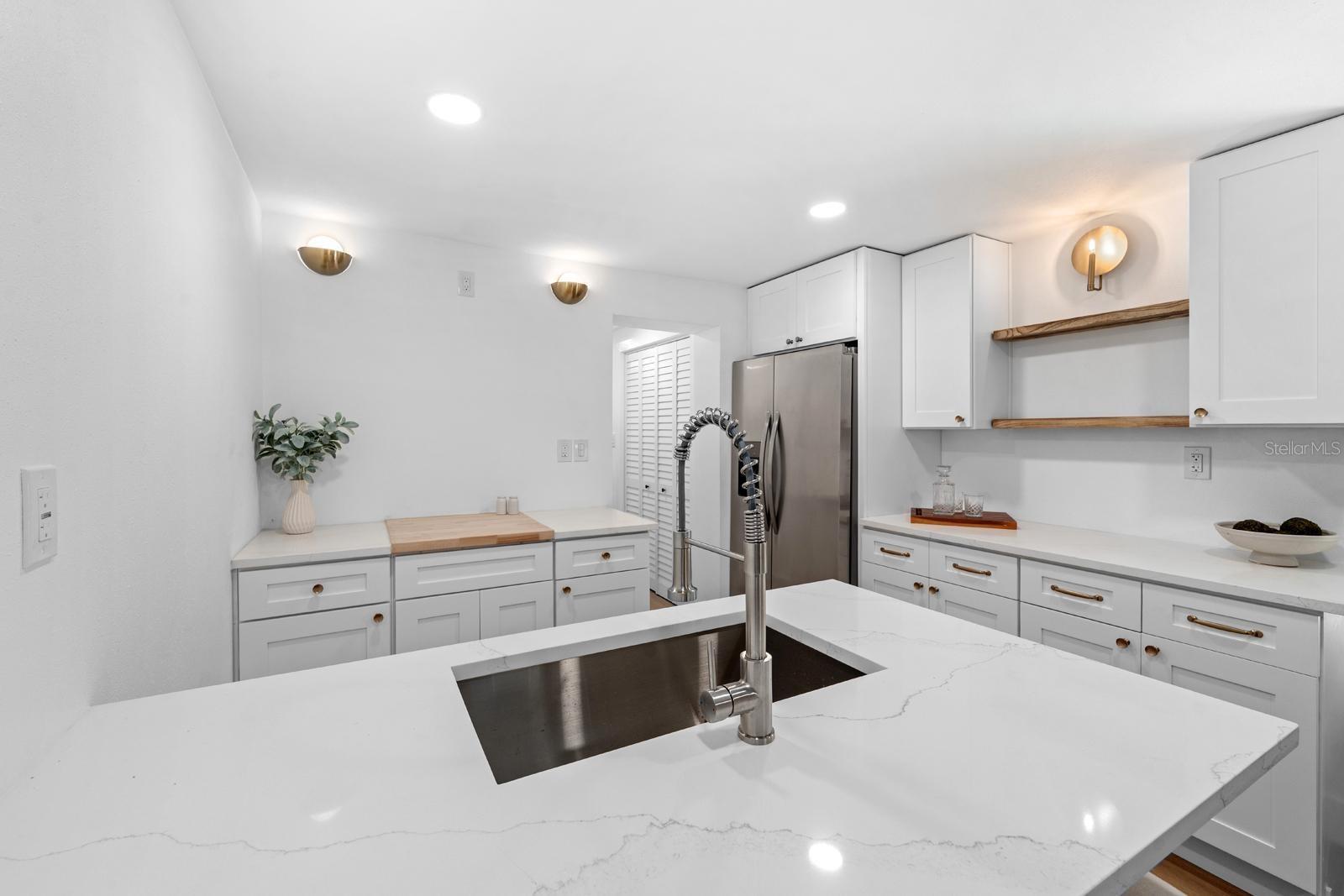 1230 E HENRY AVE — photo 25