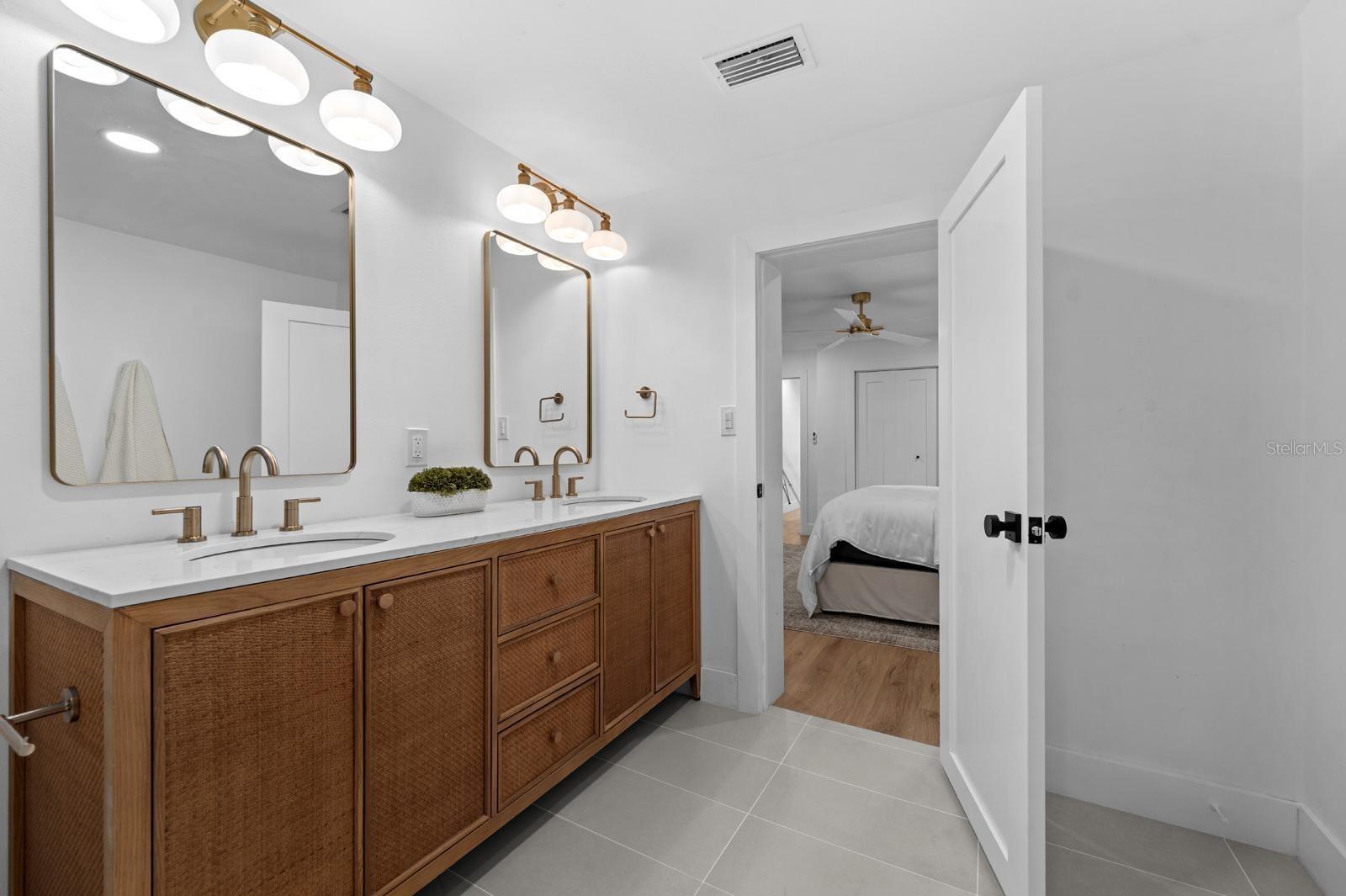 1230 E HENRY AVE — photo 16