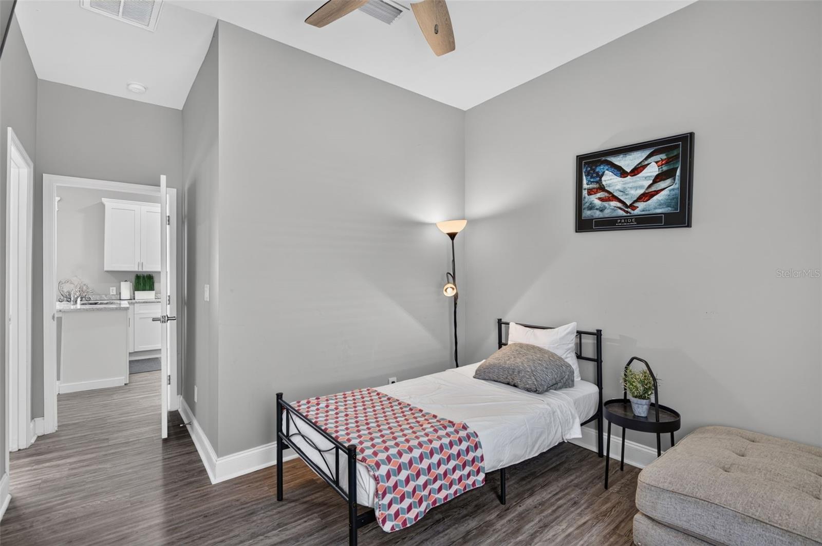 4014 N MARGUERITE ST — photo 22
