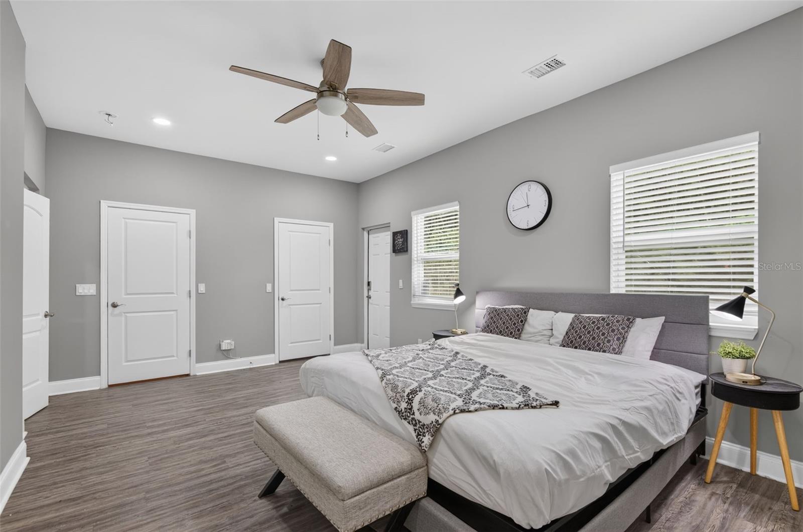 4014 N MARGUERITE ST — photo 18
