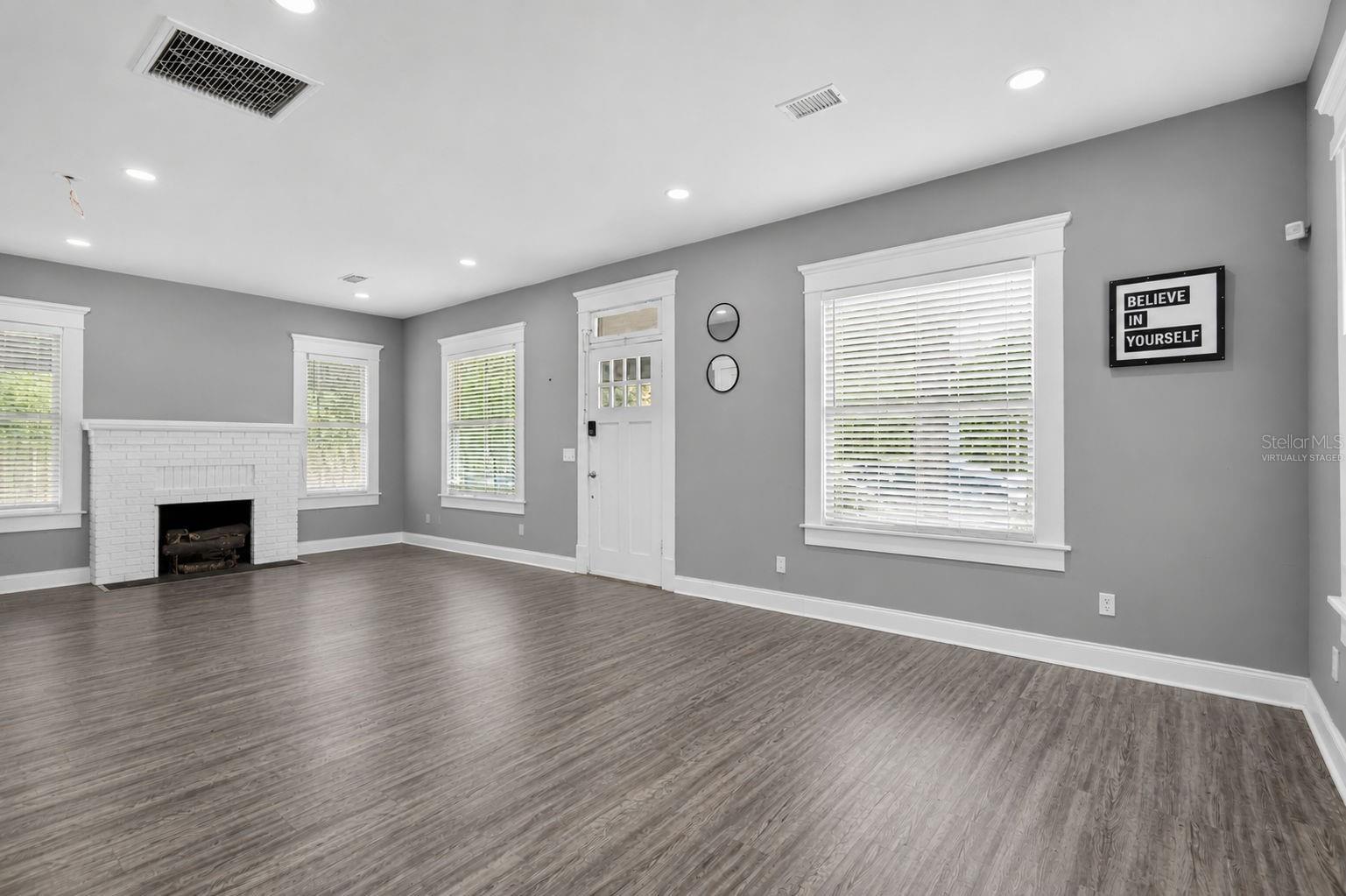 4014 N MARGUERITE ST — photo 8