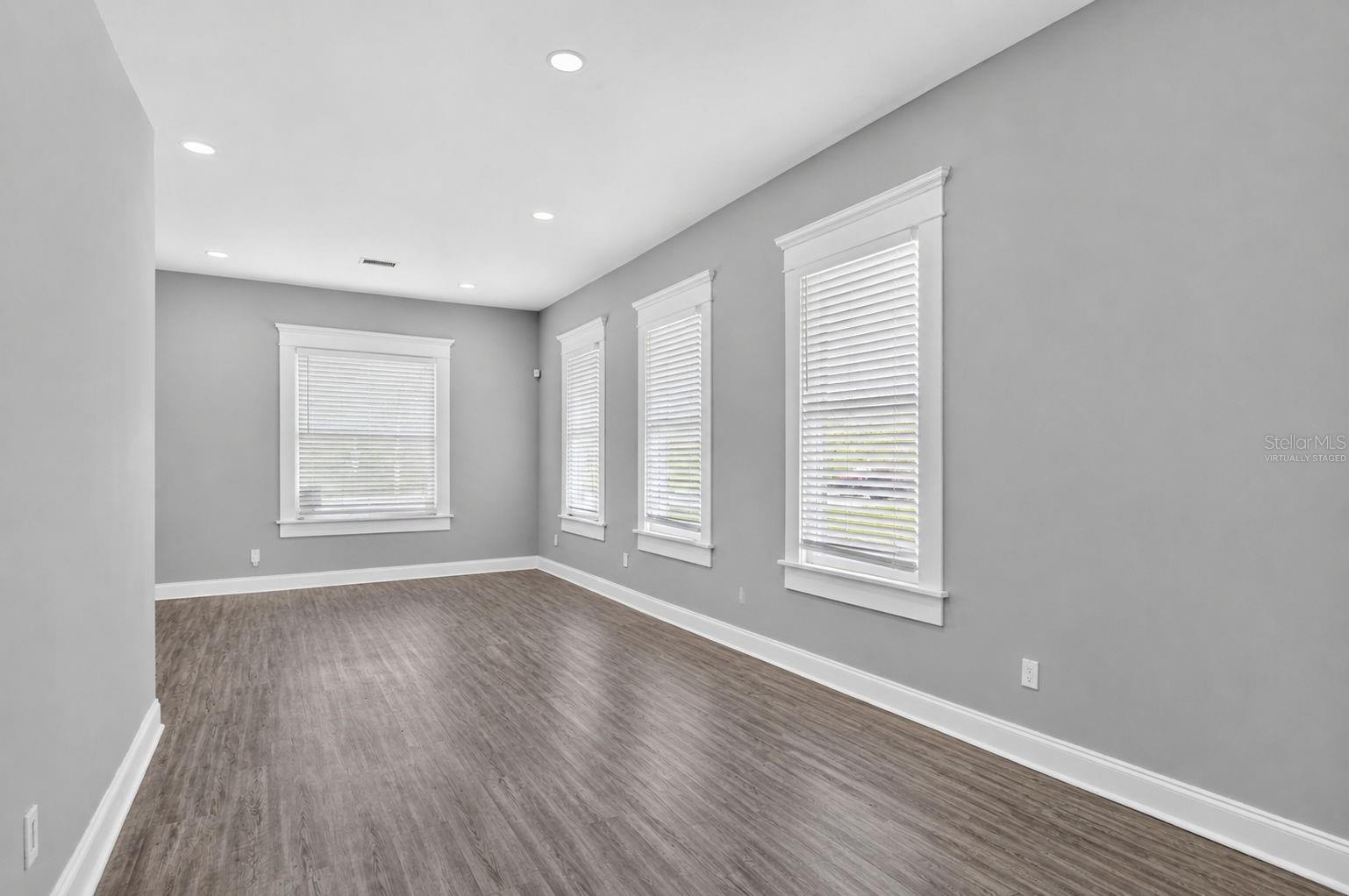 4014 N MARGUERITE ST — photo 11