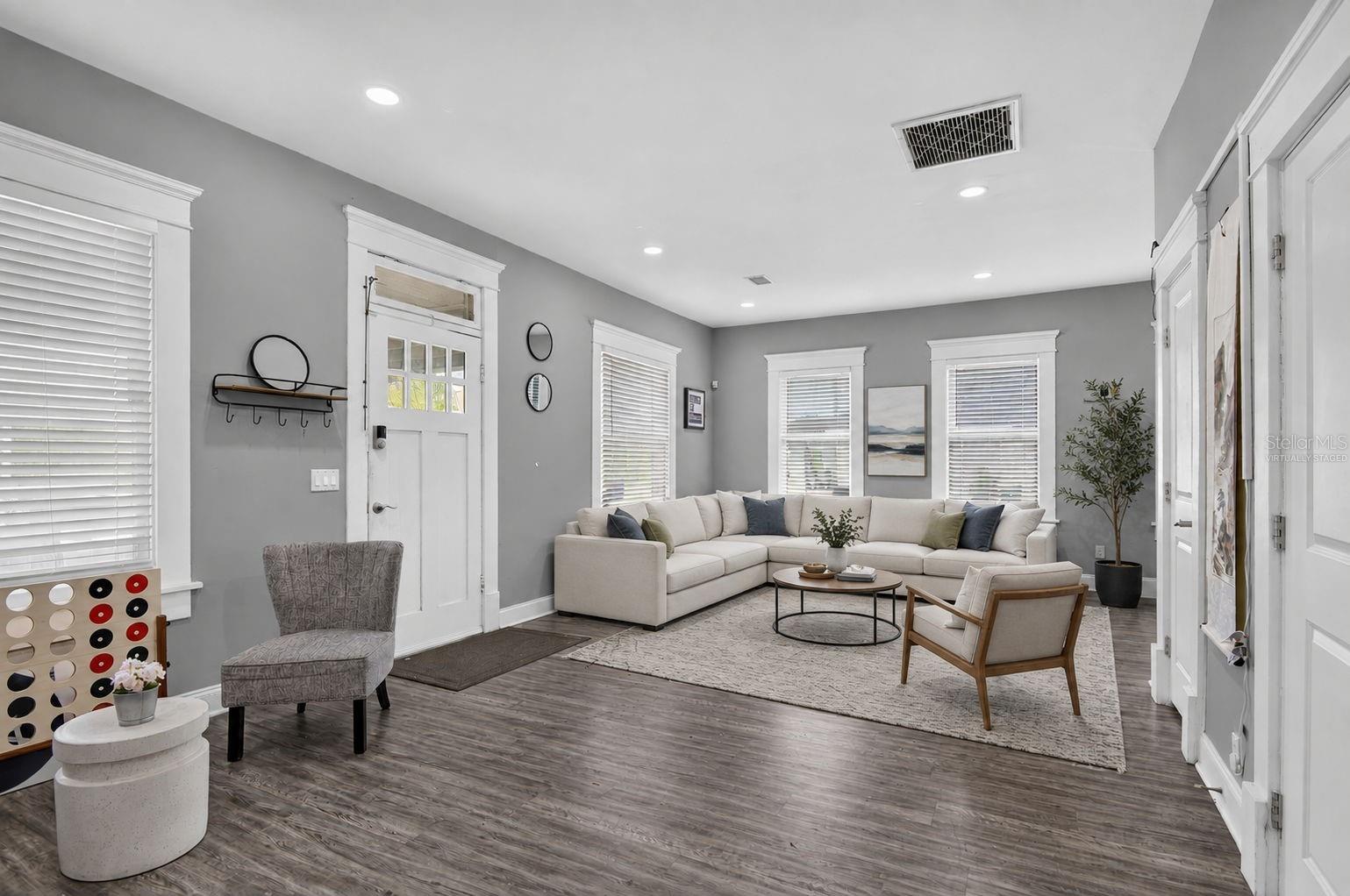 4014 N MARGUERITE ST — photo 4