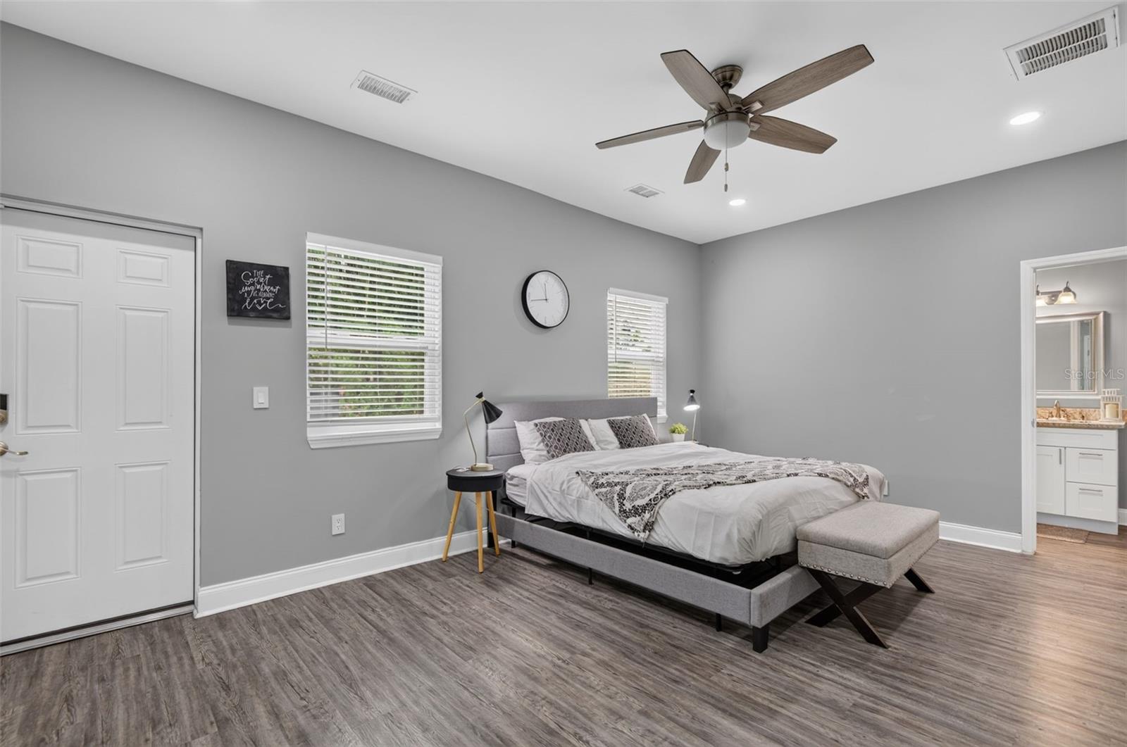 4014 N MARGUERITE ST — photo 17
