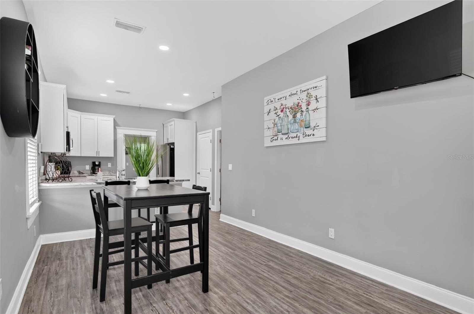 4014 N MARGUERITE ST — photo 14