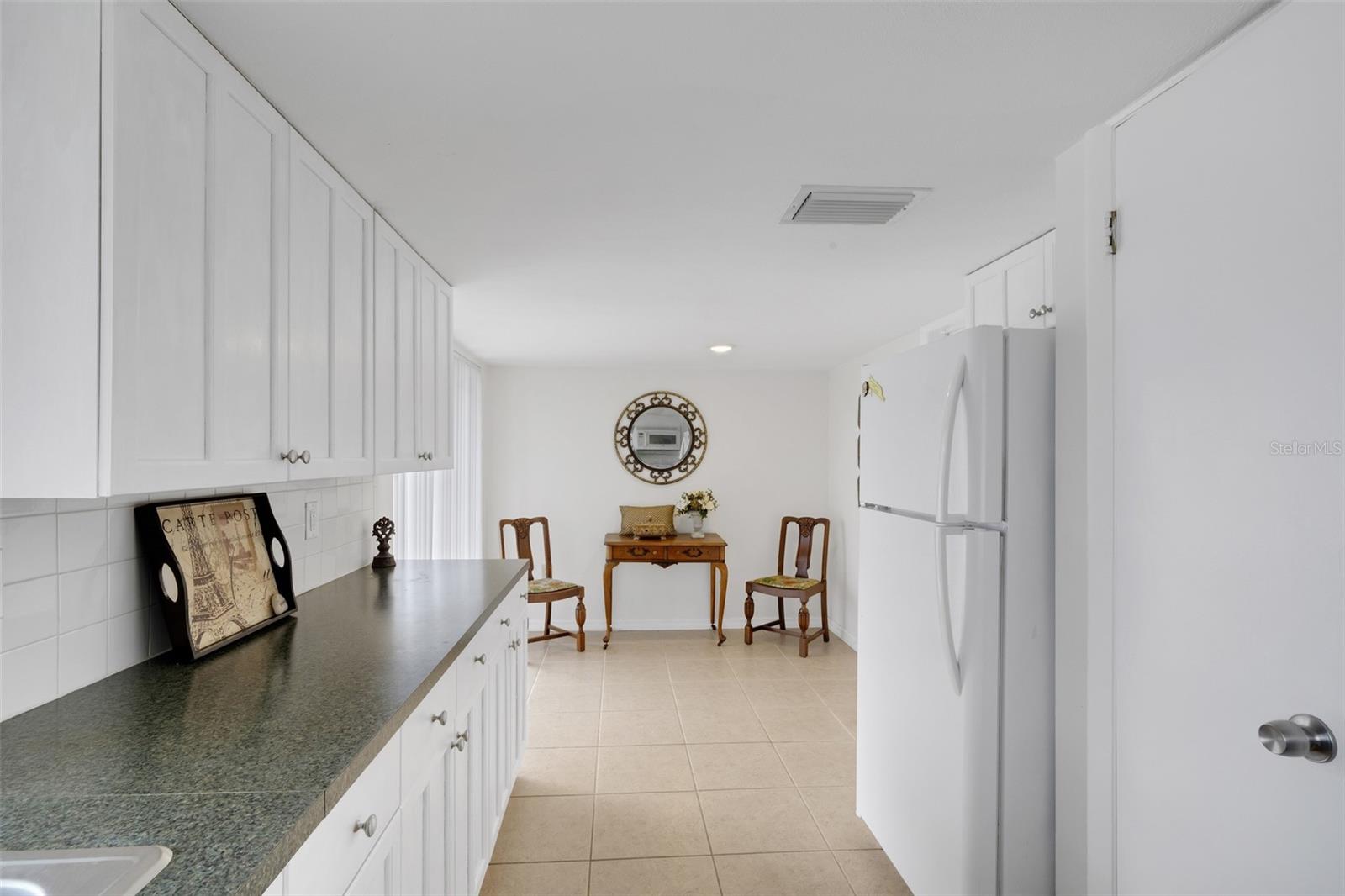7234 OAKSHIRE DR — photo 13