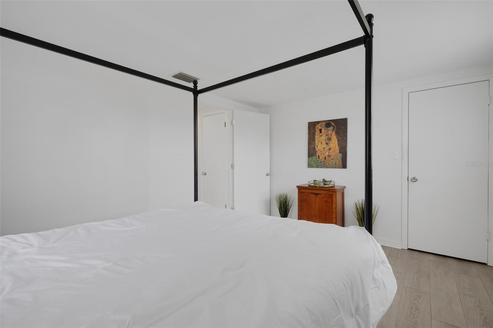 7234 OAKSHIRE DR — photo 21