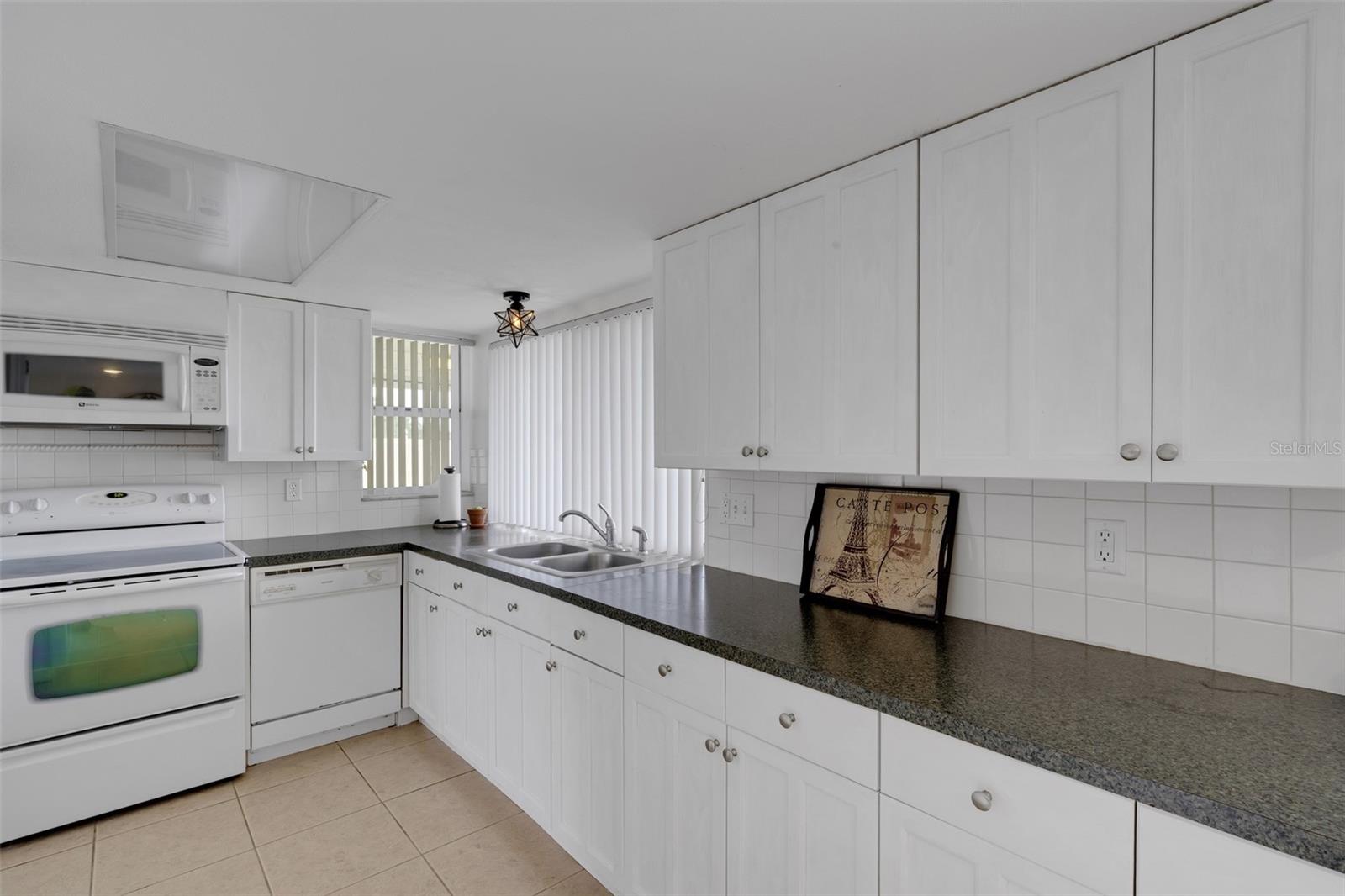 7234 OAKSHIRE DR — photo 11