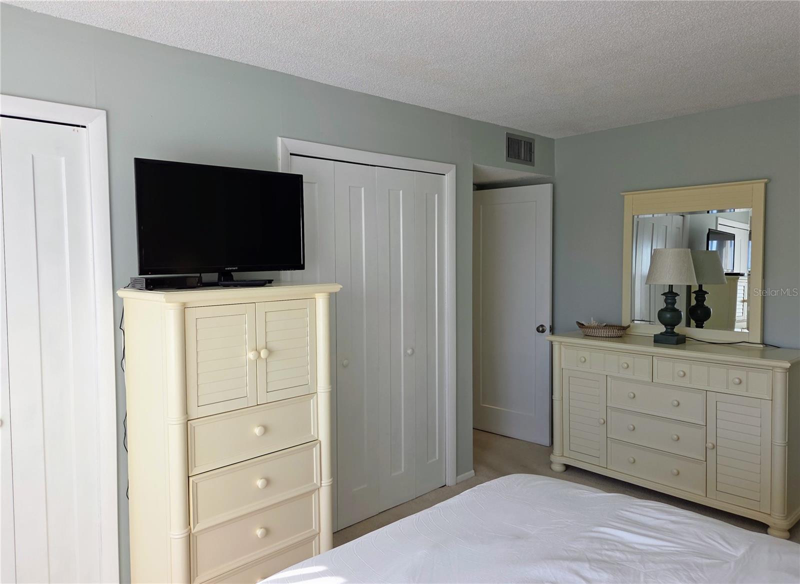 4650 COVE CIR #409 — photo 18